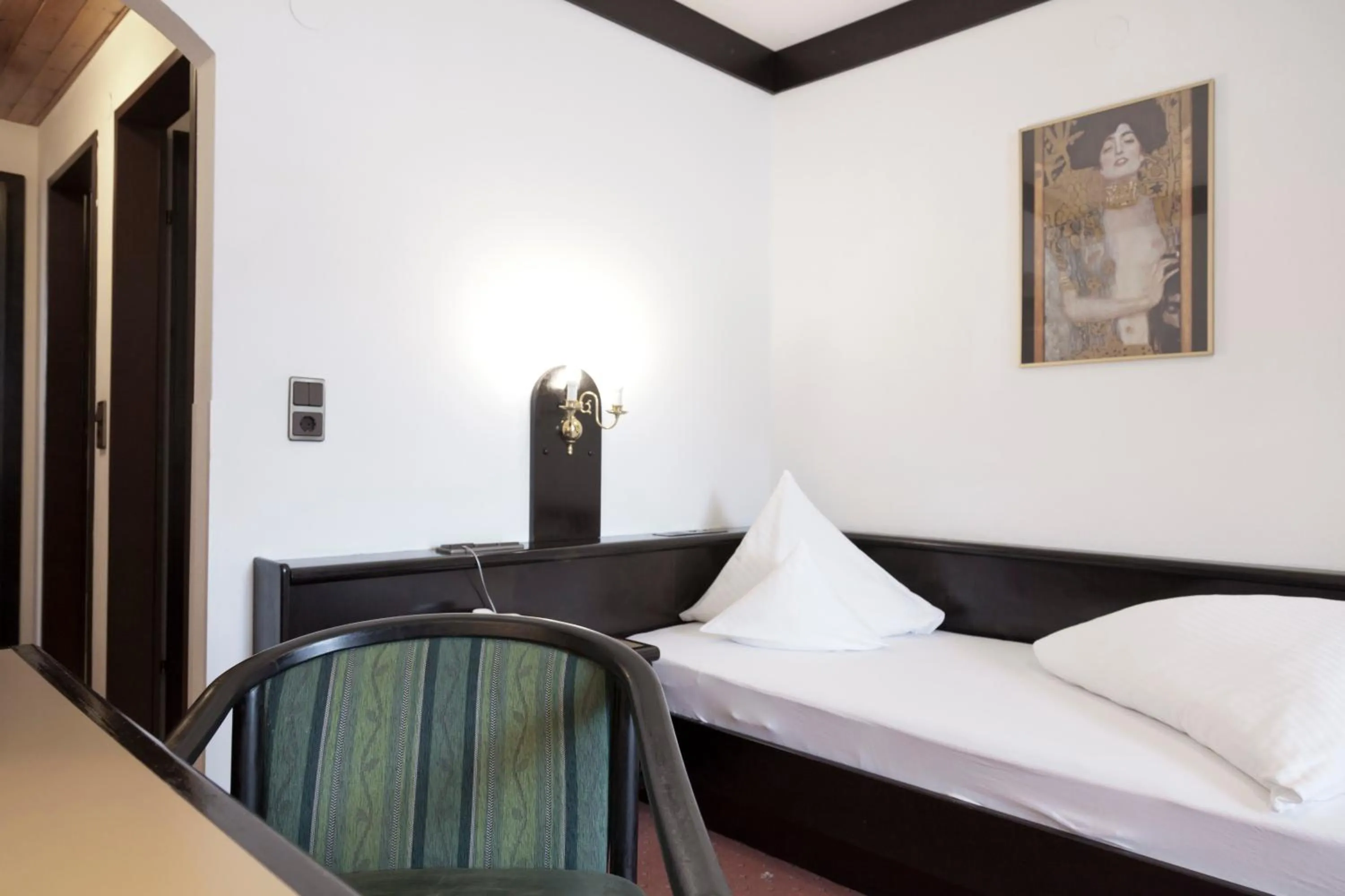 Photo of the whole room, Bed in Hotel Neue Burg