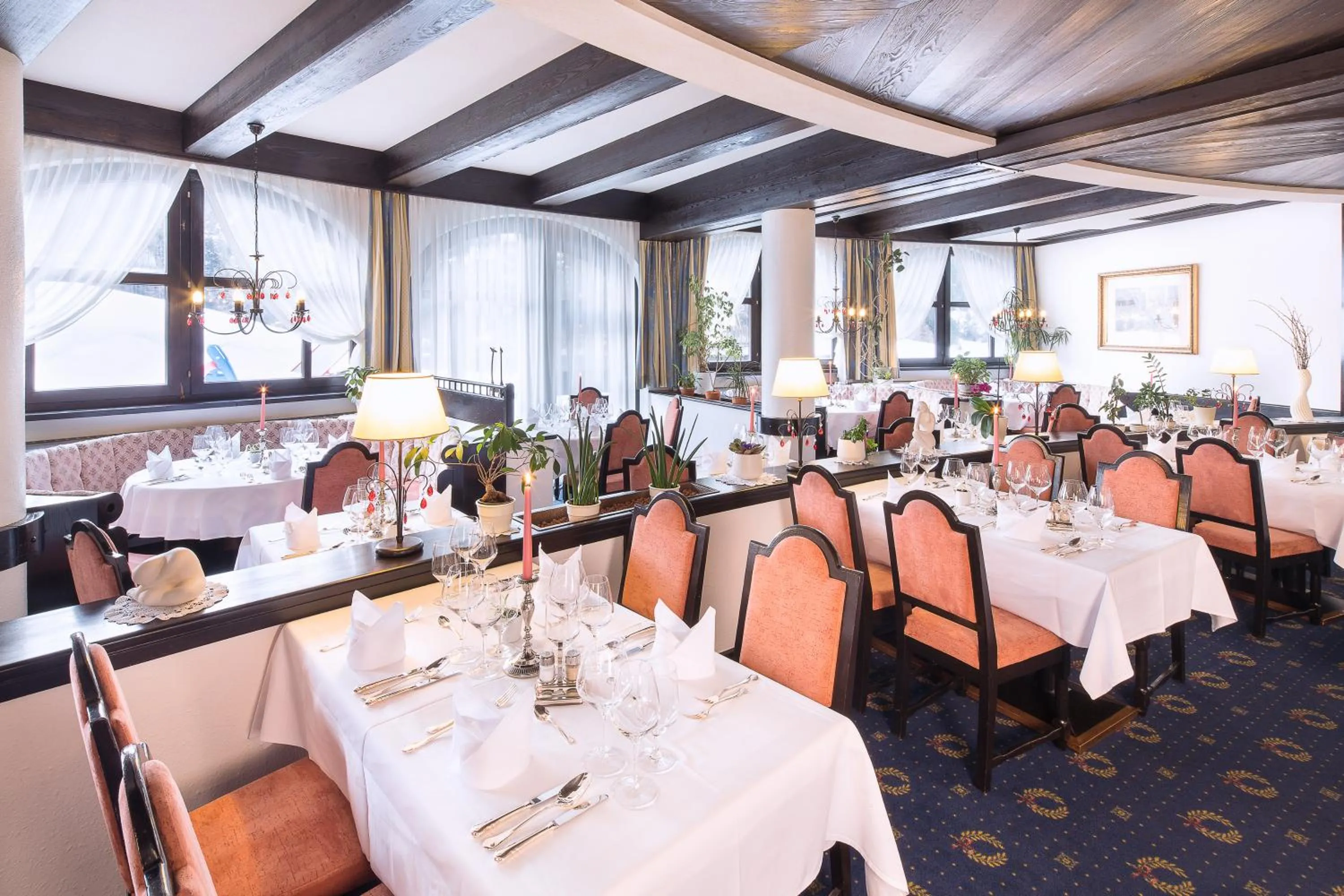 Restaurant/places to eat in Hotel Neue Burg
