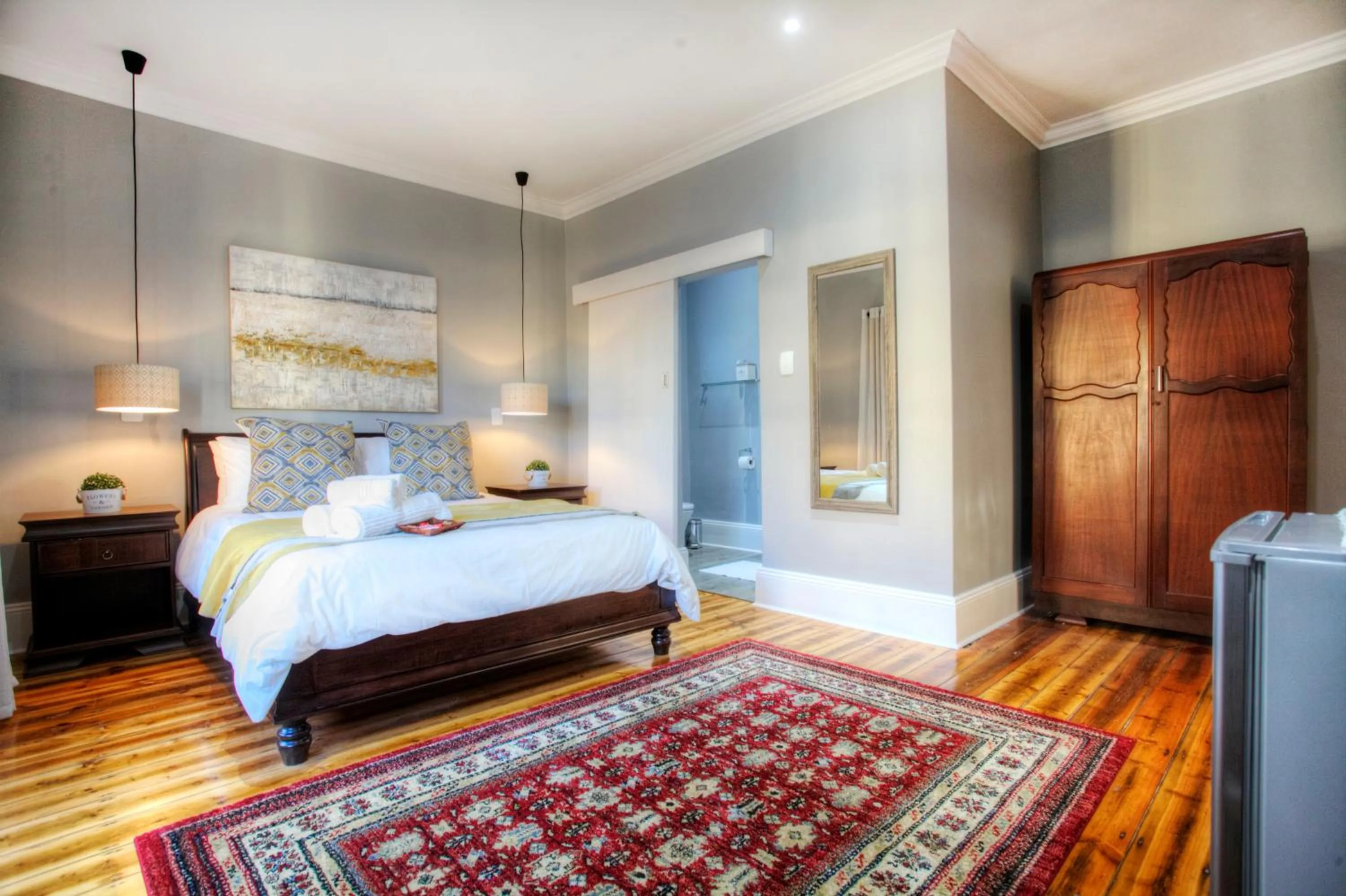 Photo of the whole room, Bed in 23 On Glen Guest House