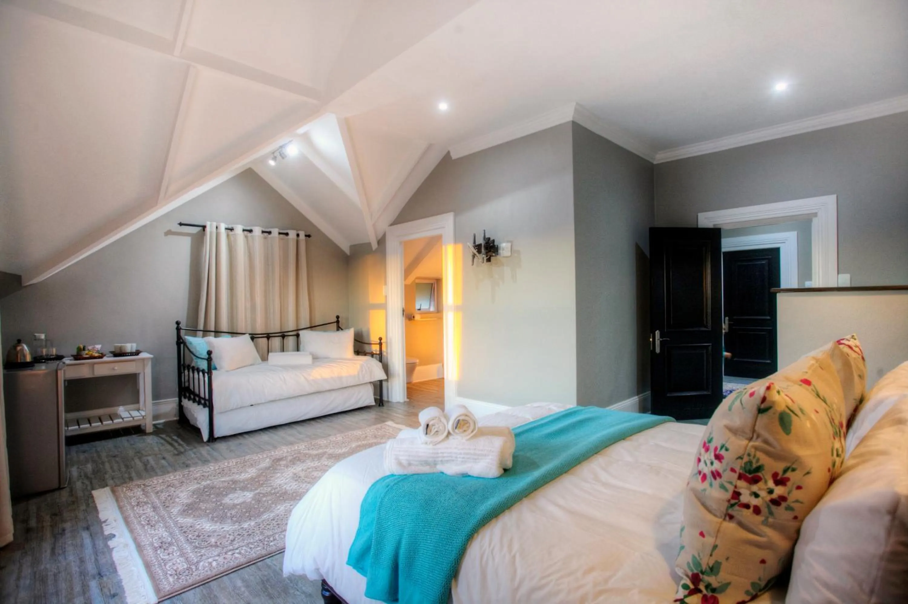 Photo of the whole room, Bed in 23 On Glen Guest House