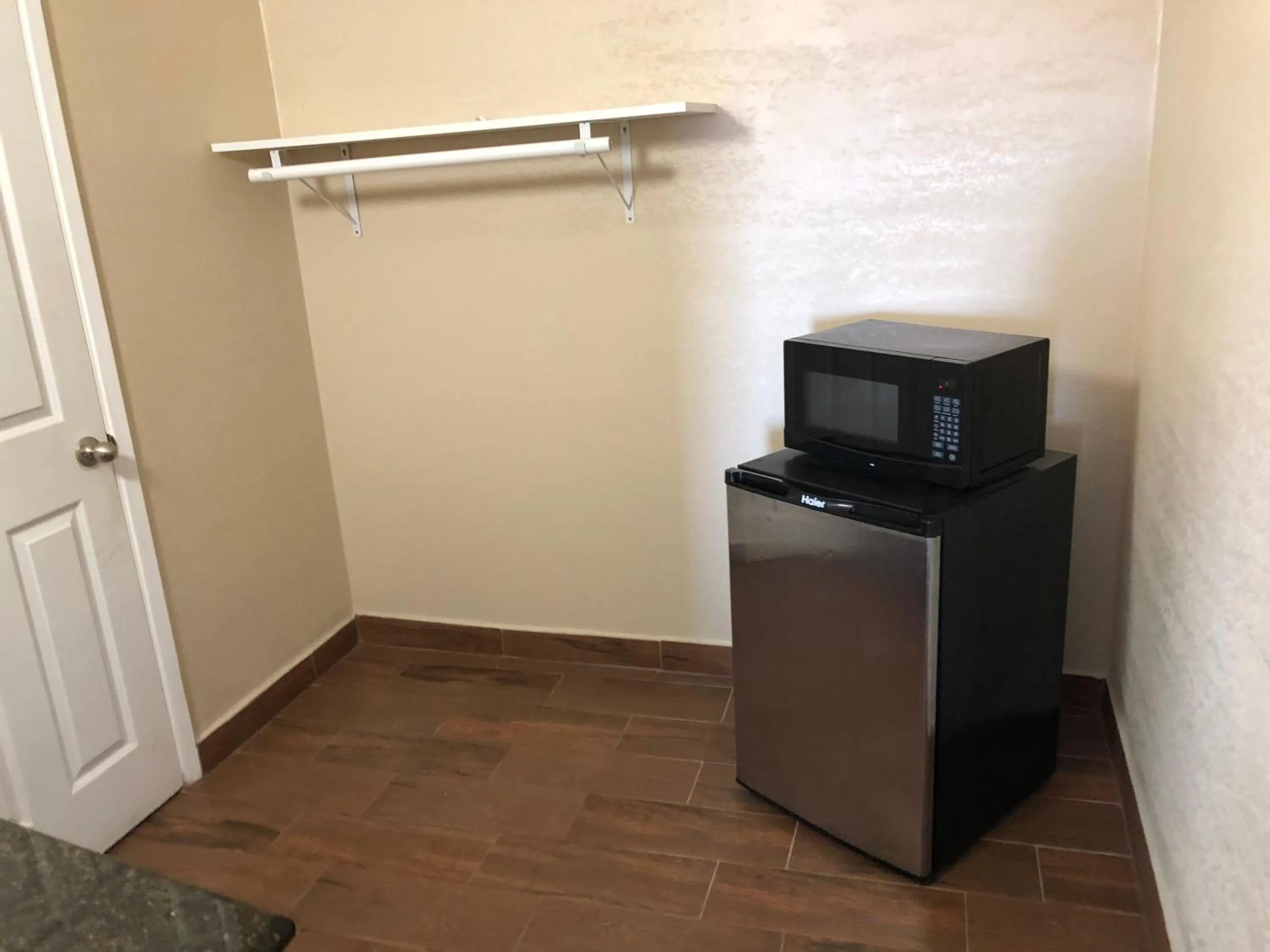 minibar in Buckboard Motel