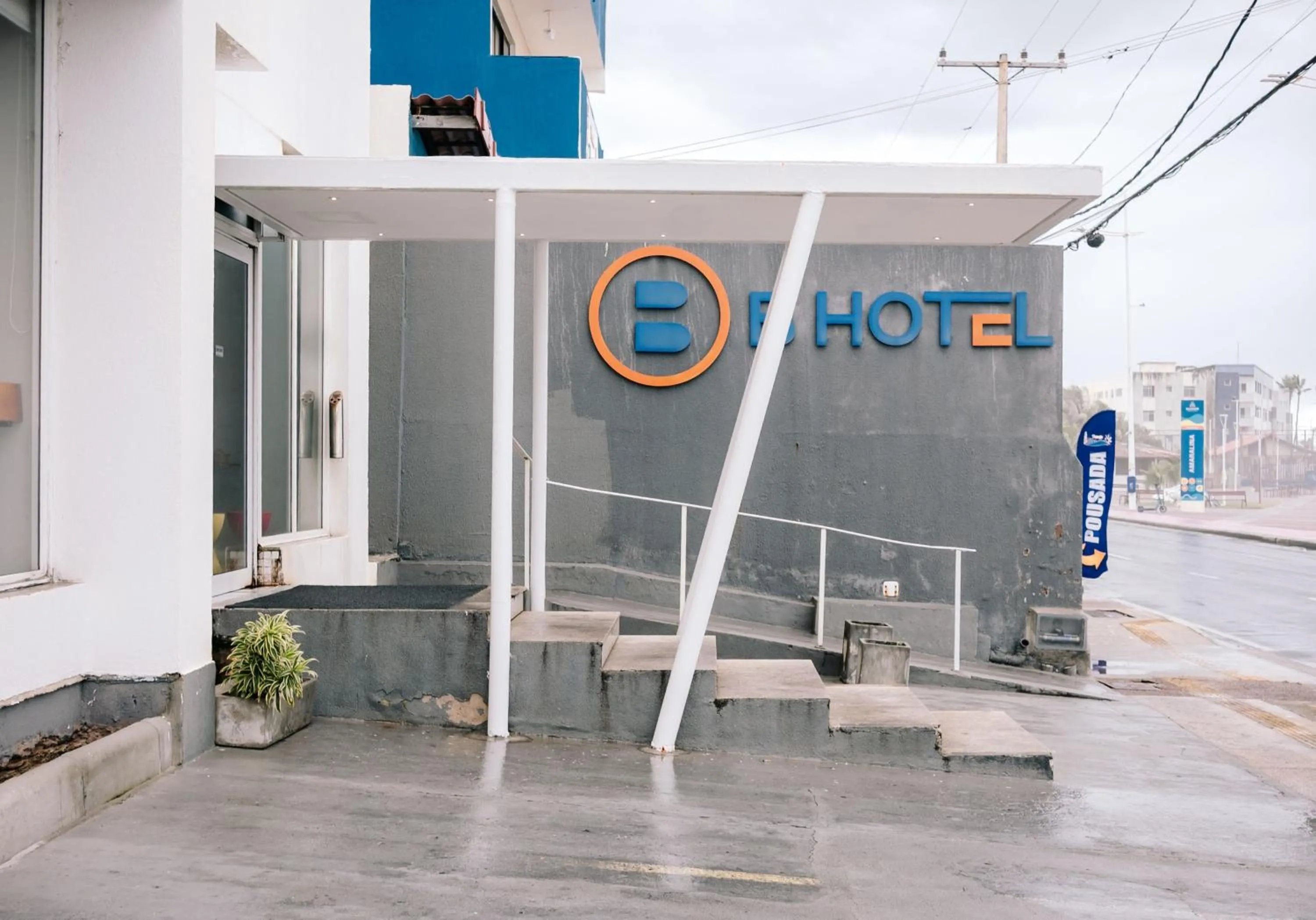 Property logo or sign in B Hotel Salvador