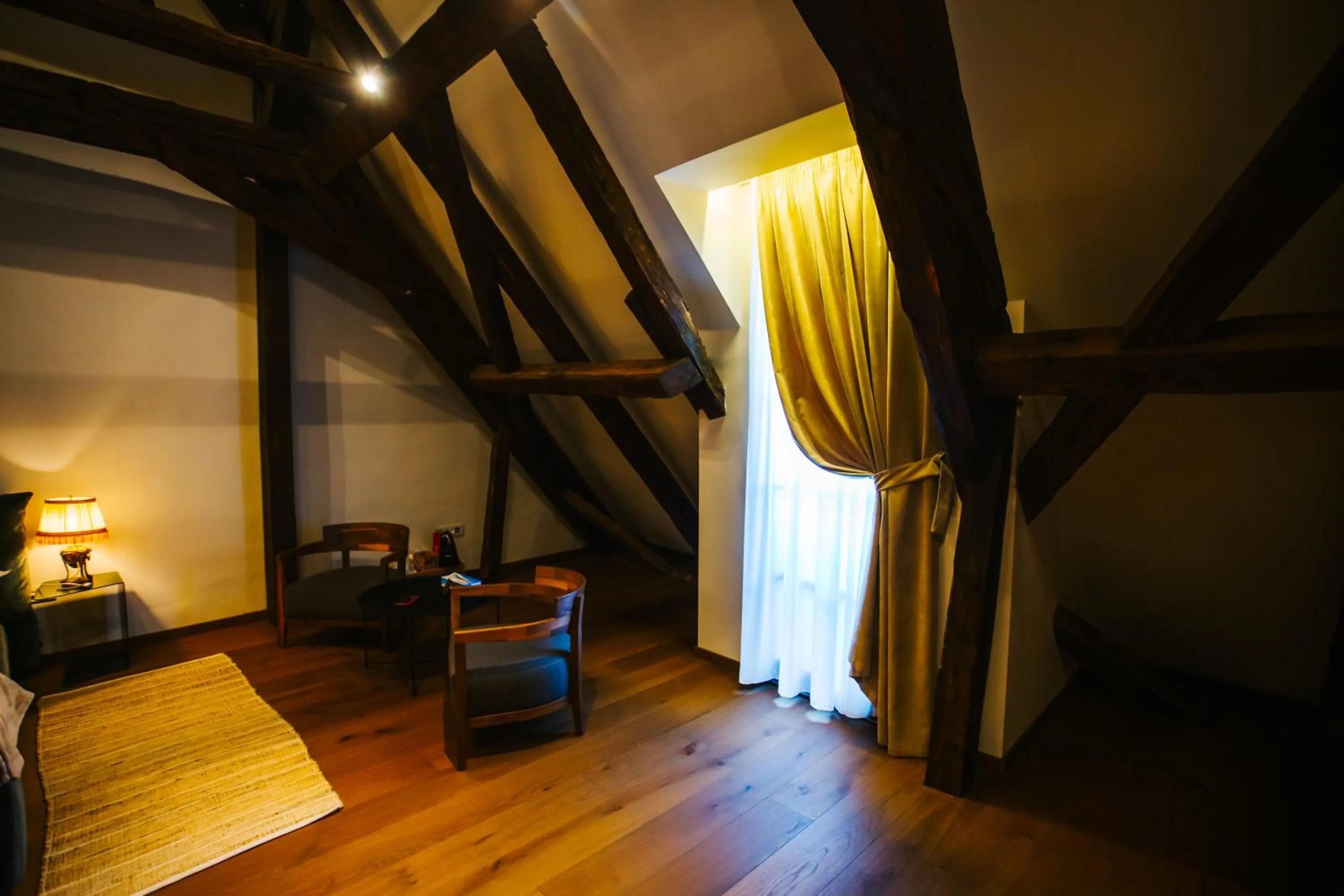 Seating area, Bed in Casa Albert Boutique & Restaurant