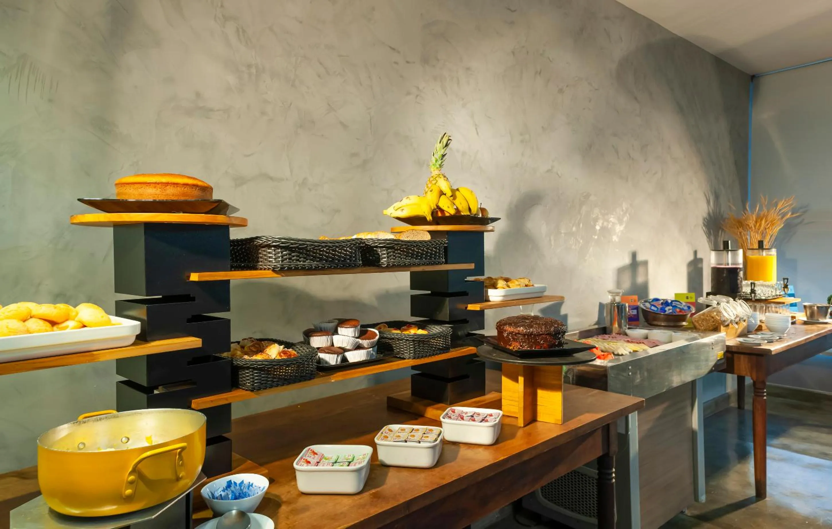 Buffet breakfast in B&B HOTEL Uberlândia