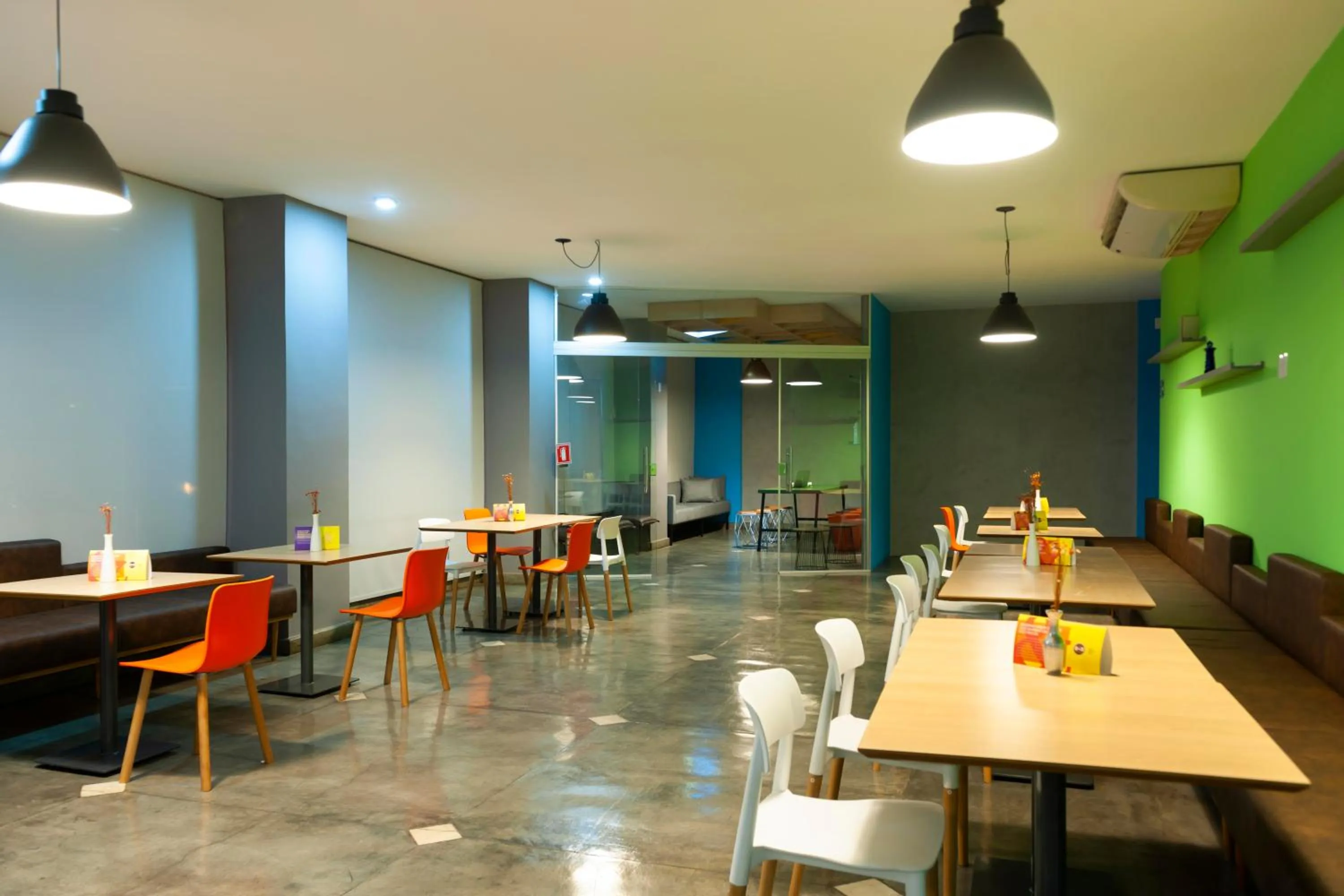 Restaurant/places to eat in B&B HOTEL Uberlândia