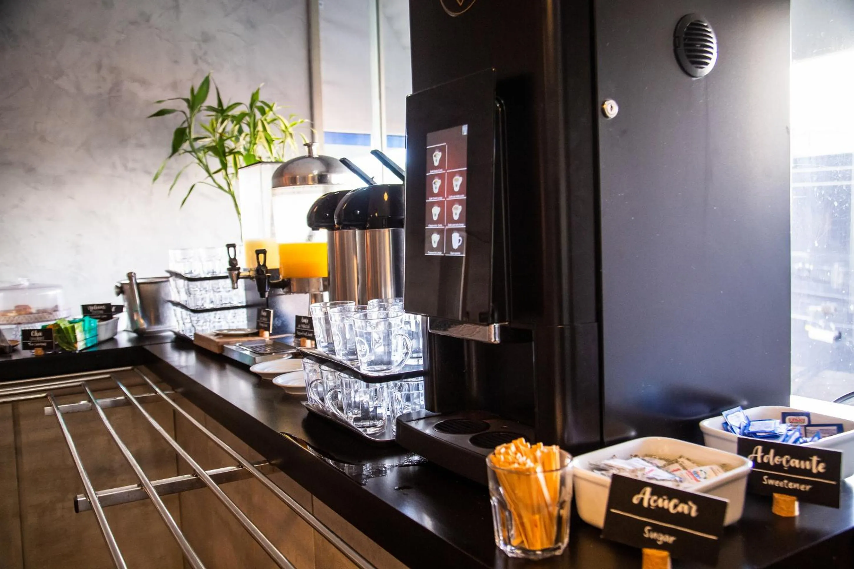 Buffet breakfast in B&B HOTEL Uberlândia