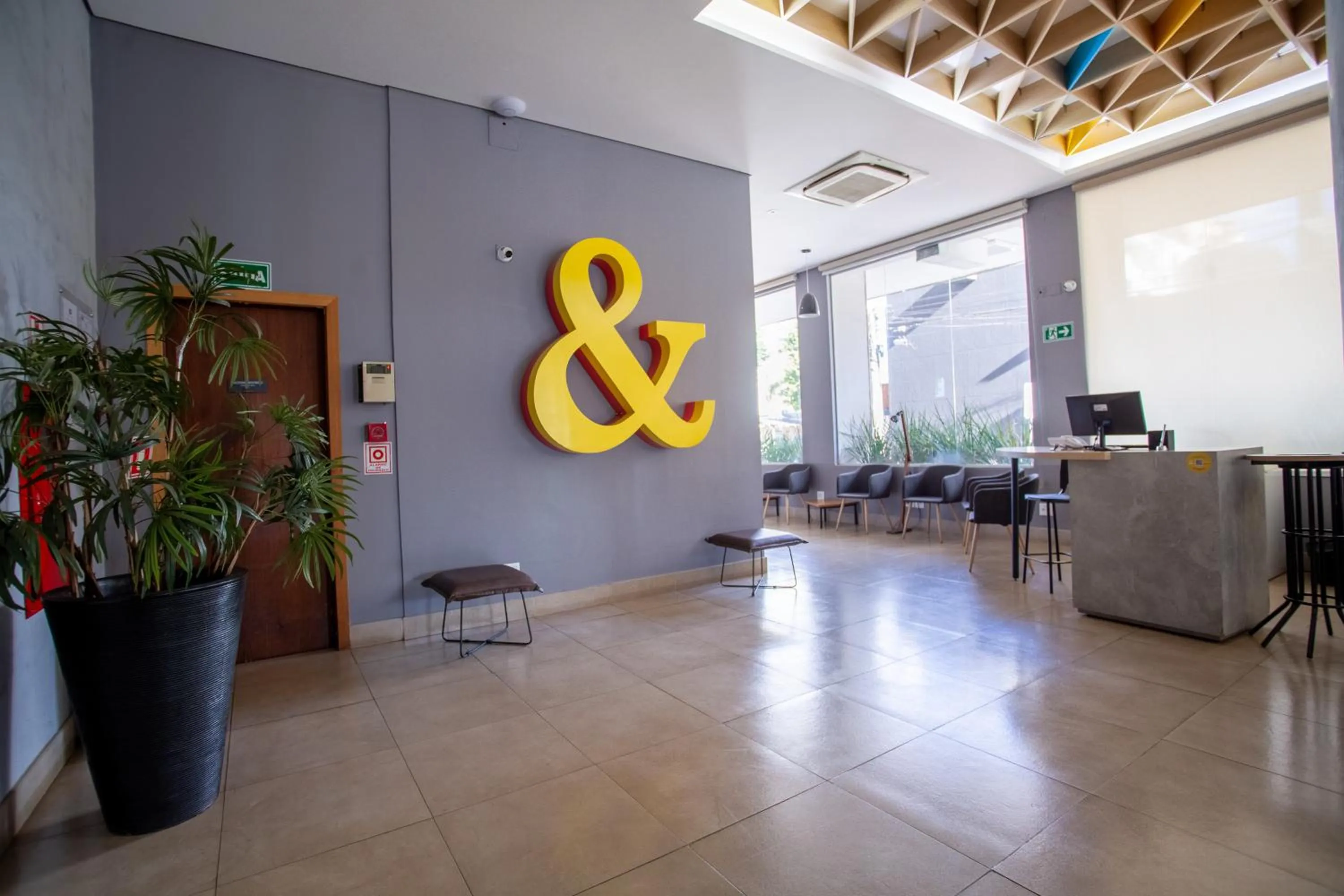 Lobby or reception in B&B HOTEL Uberlândia