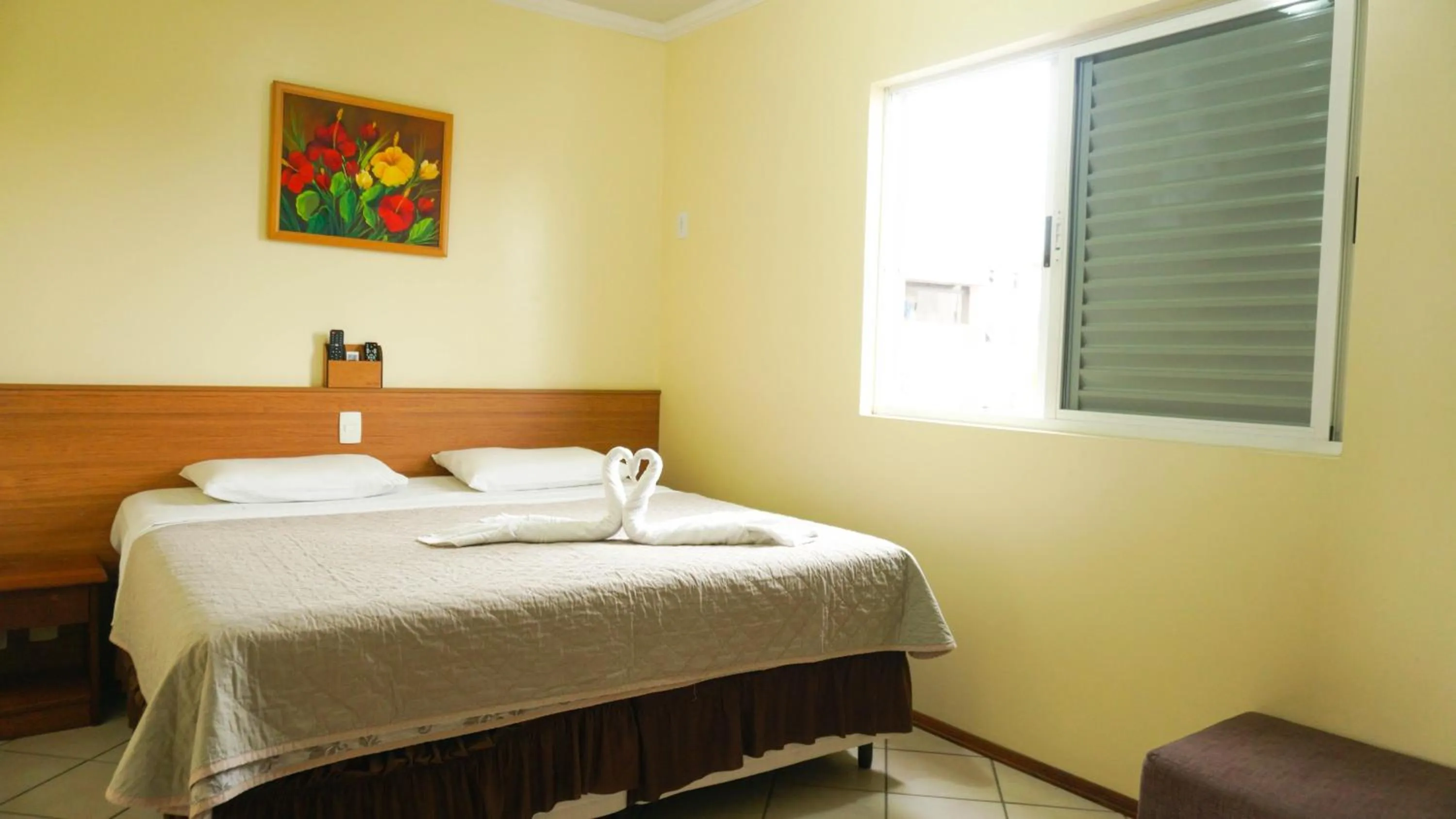 Bed in HANNA San Diego Apart Hotel