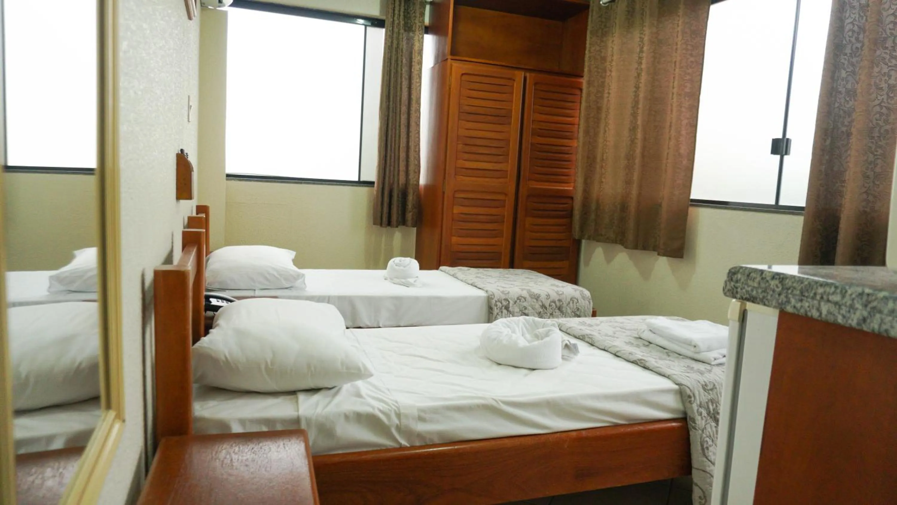 Bed in HANNA San Diego Apart Hotel