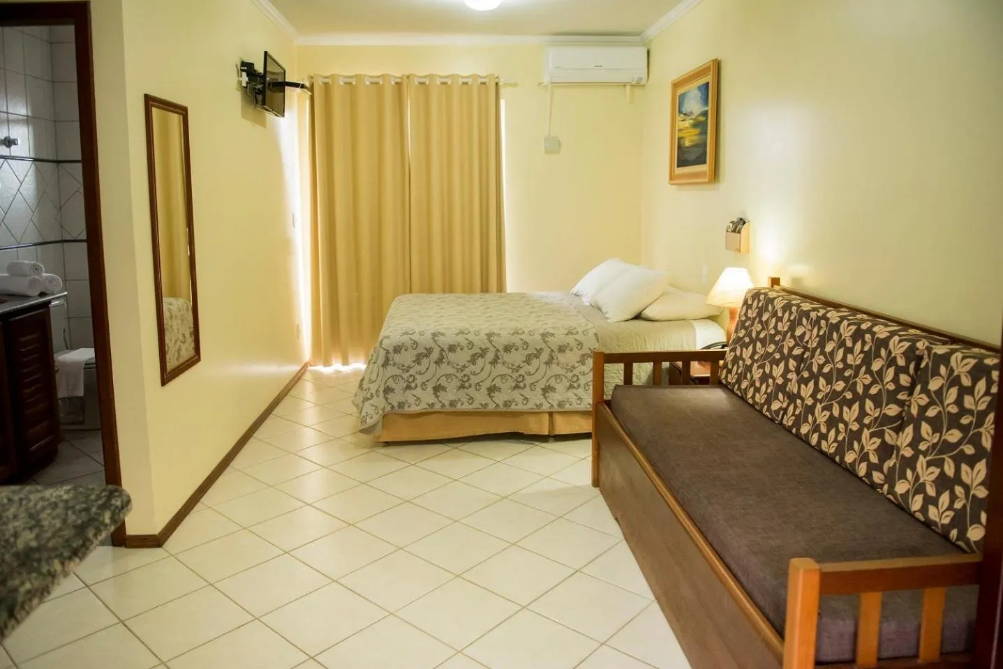 Bed in HANNA San Diego Apart Hotel