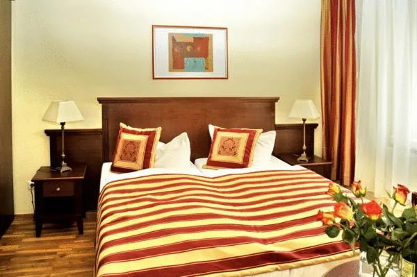 Bedroom, Bed in Hotel Störtebeker