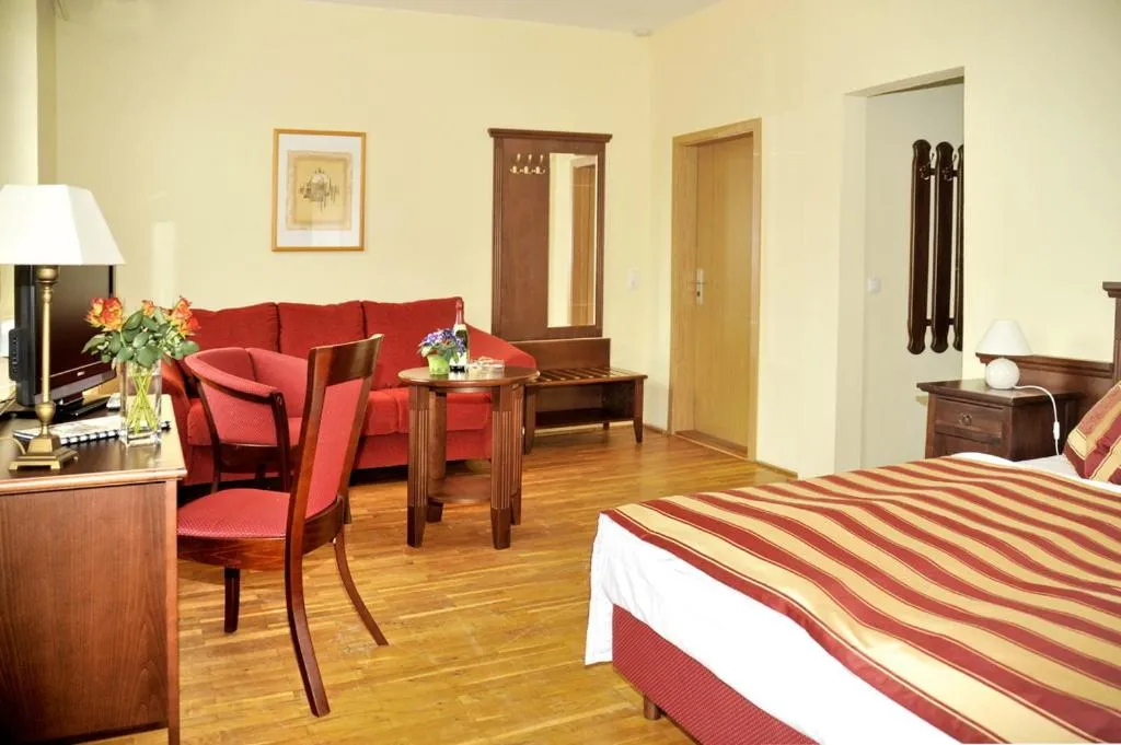 Photo of the whole room, Bed in Hotel Störtebeker