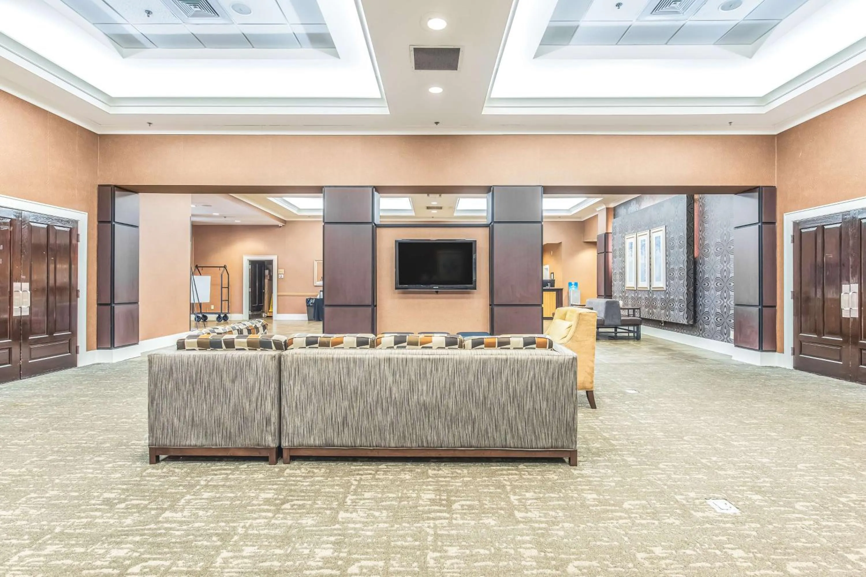 Lobby or reception in DoubleTree by Hilton Columbus