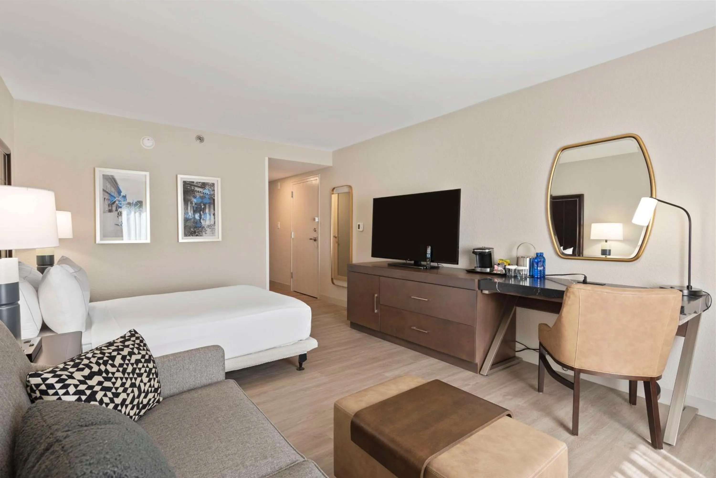 Bedroom, Bed in DoubleTree by Hilton Columbus