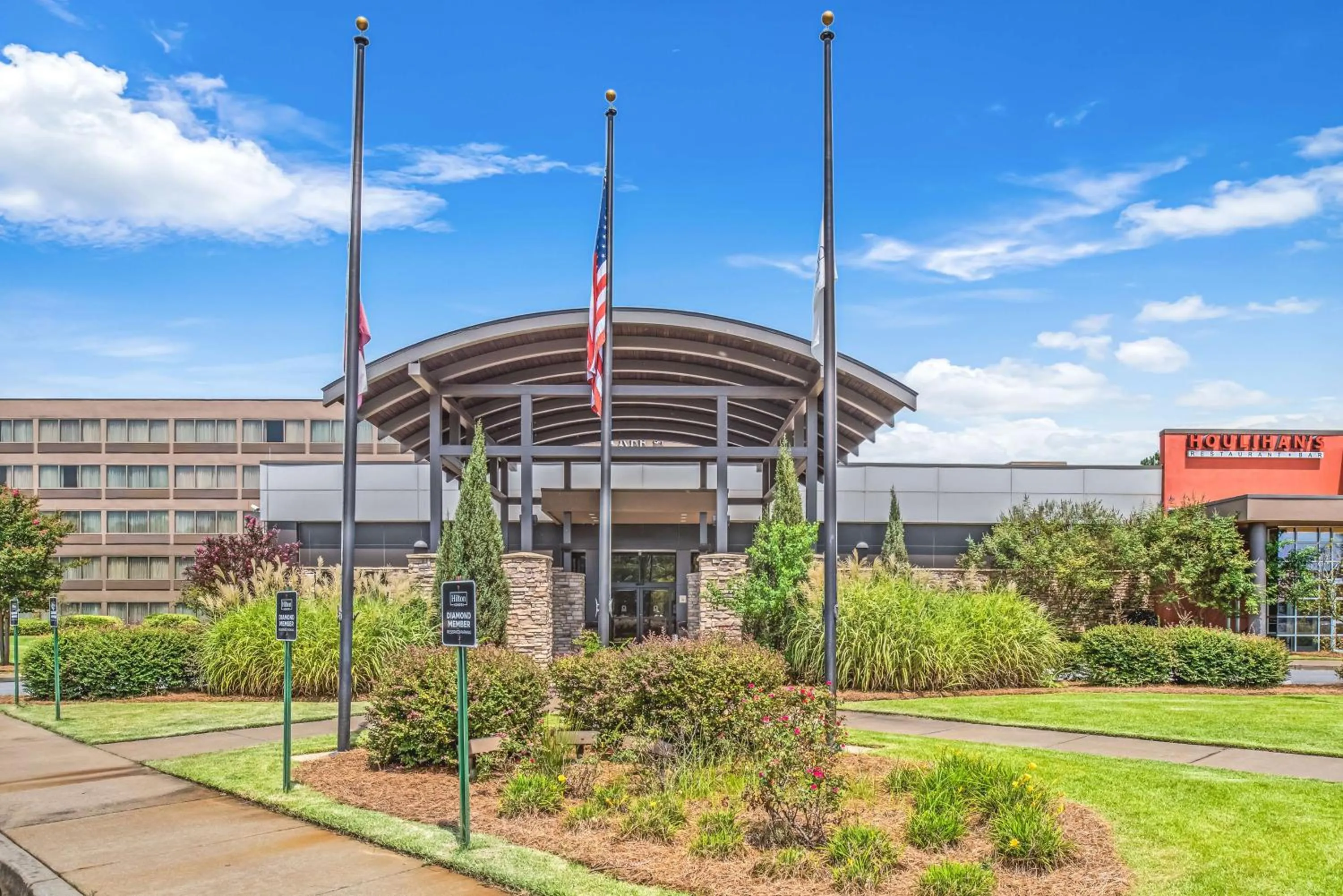 Property building in DoubleTree by Hilton Columbus