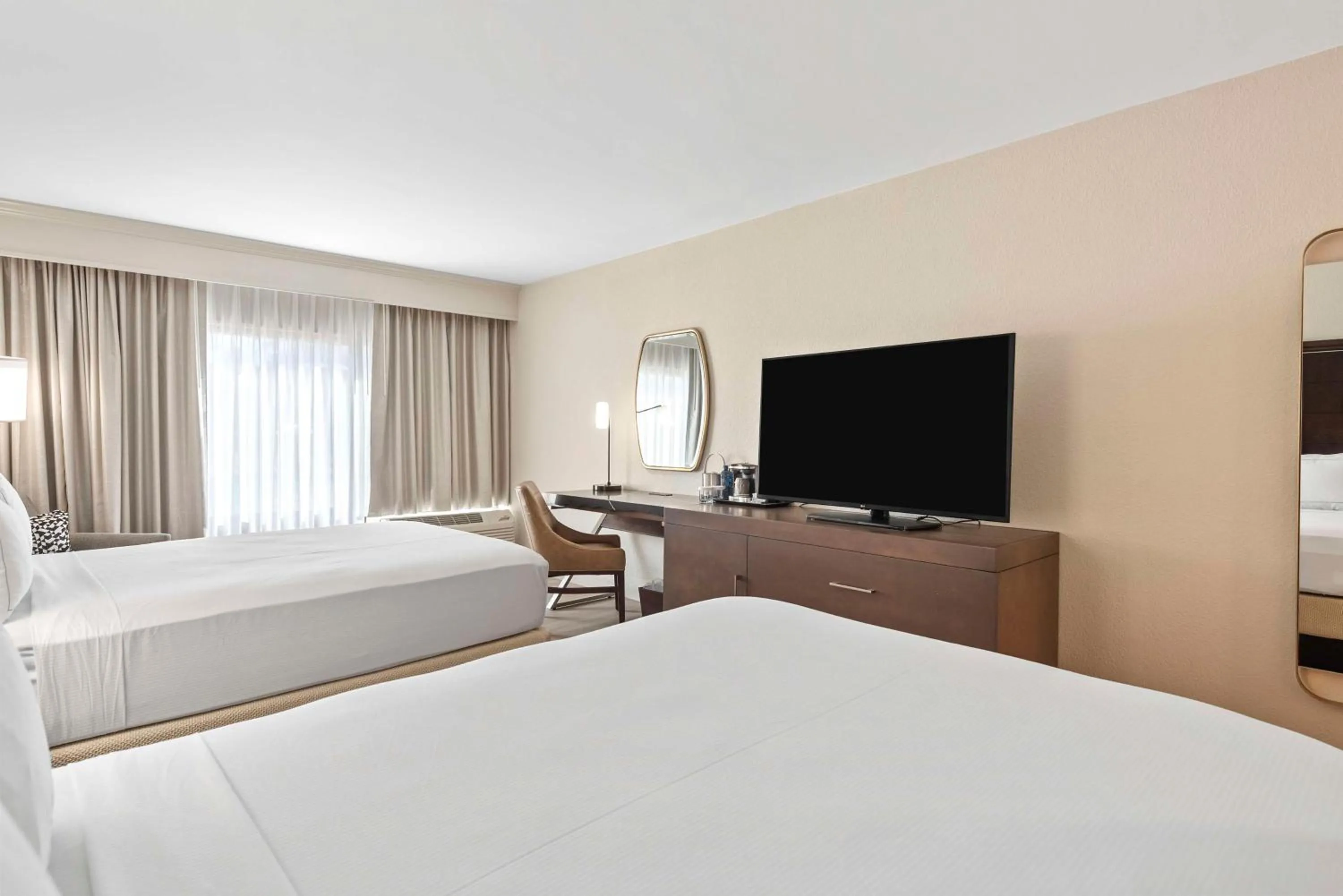 Bedroom, Bed in DoubleTree by Hilton Columbus