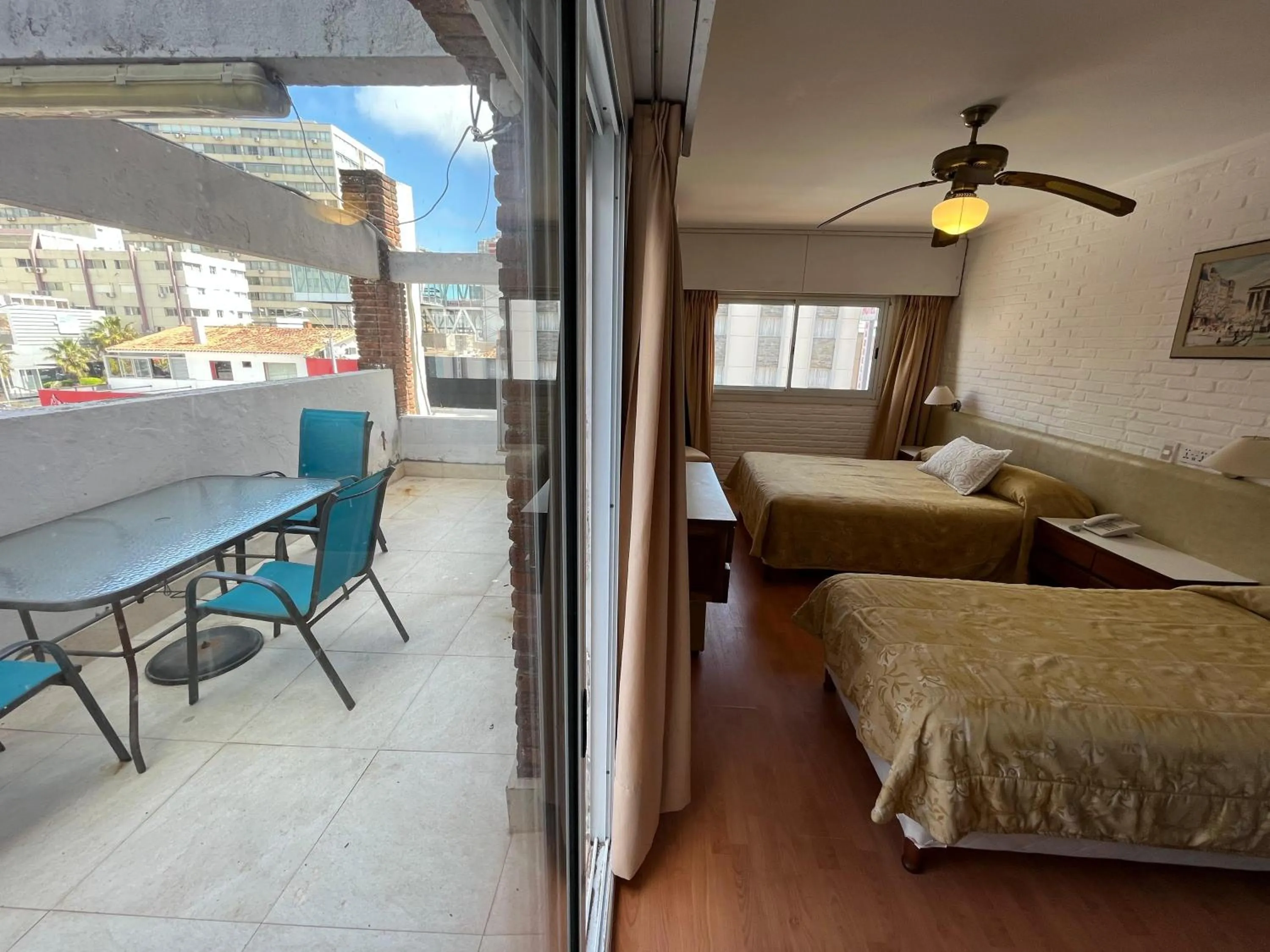 Property building, Bed in Punta del Este Shelton Hotel