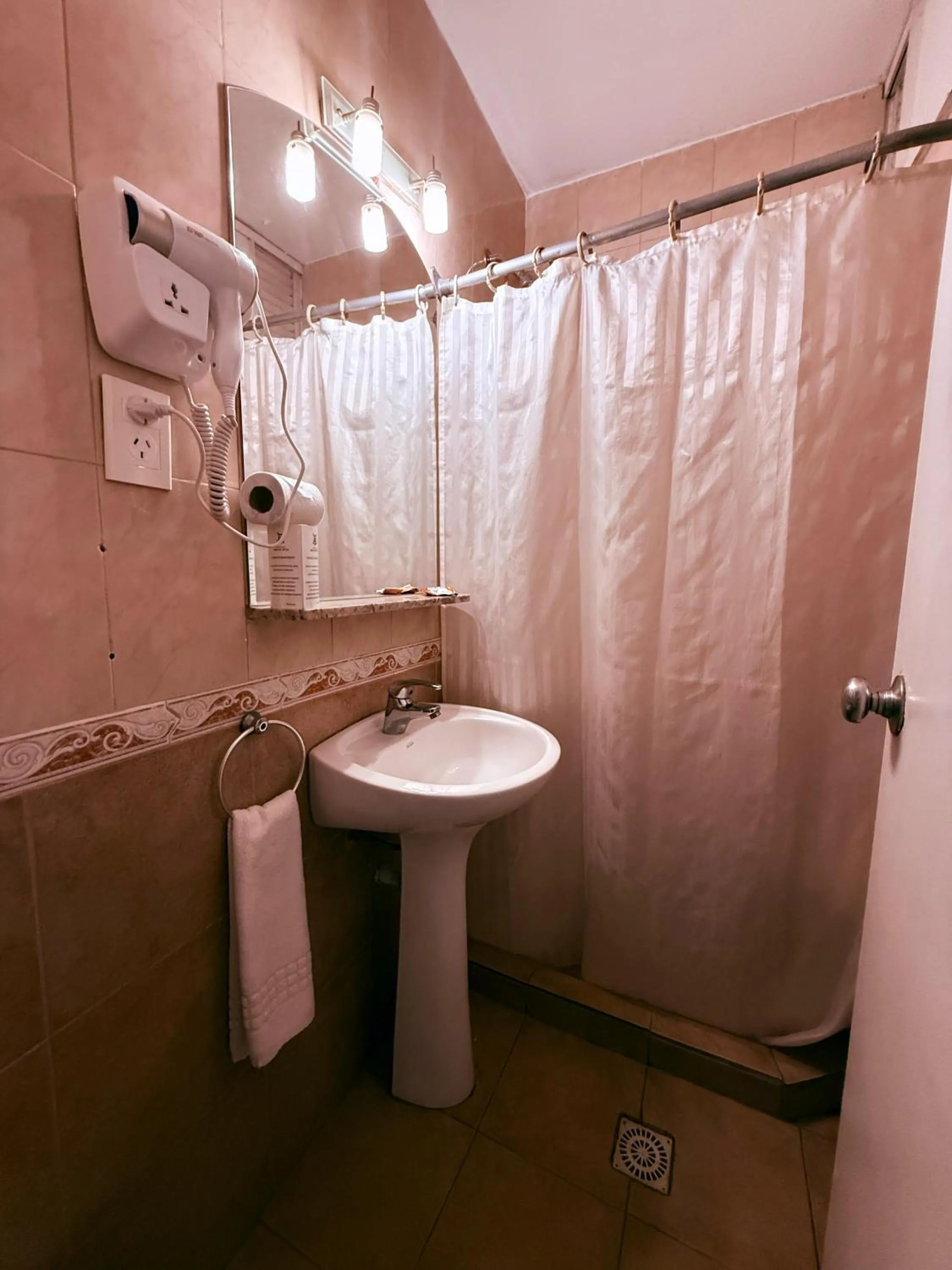 Shower in Punta del Este Shelton Hotel