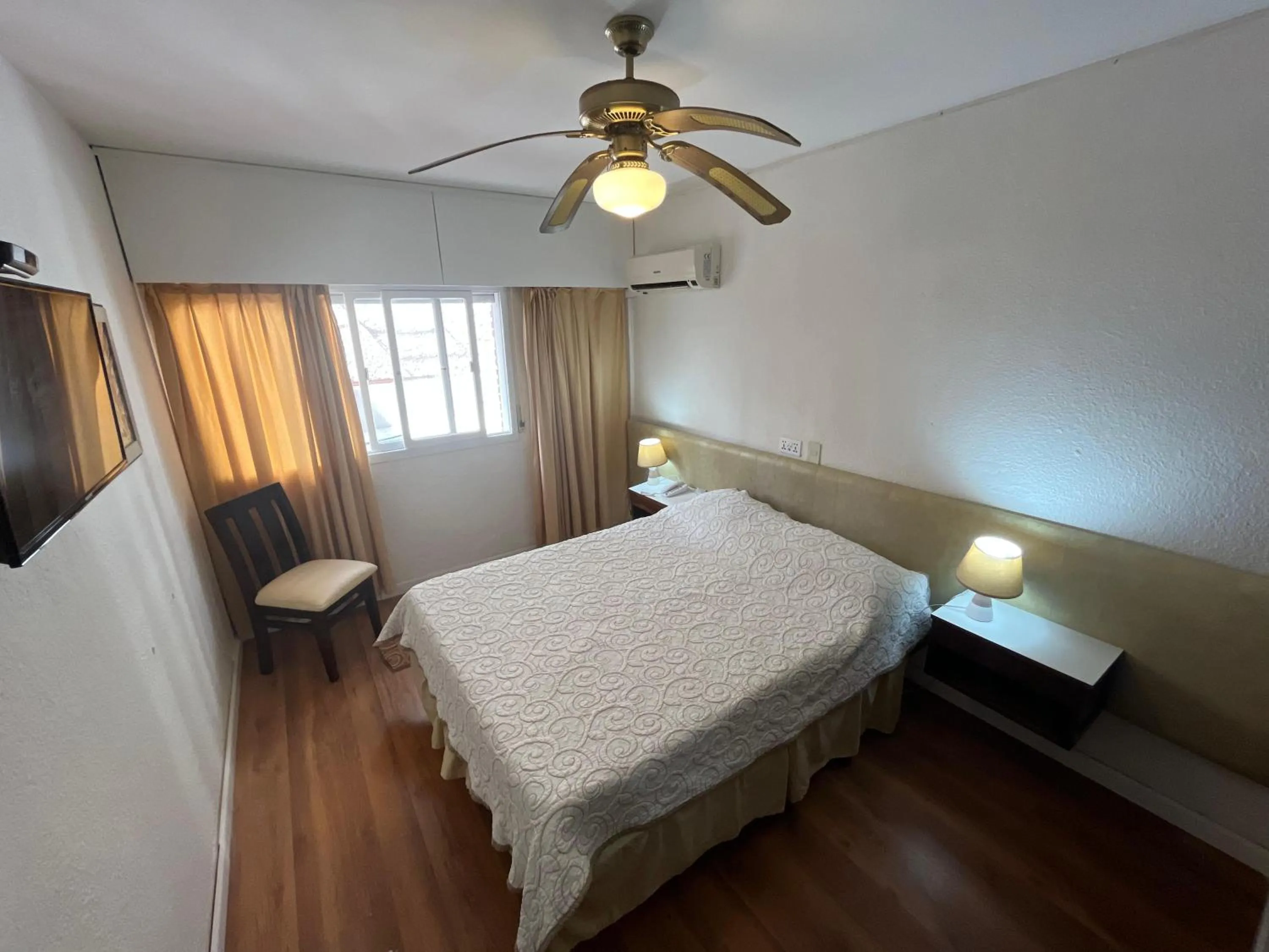 Bedroom, Bed in Punta del Este Shelton Hotel