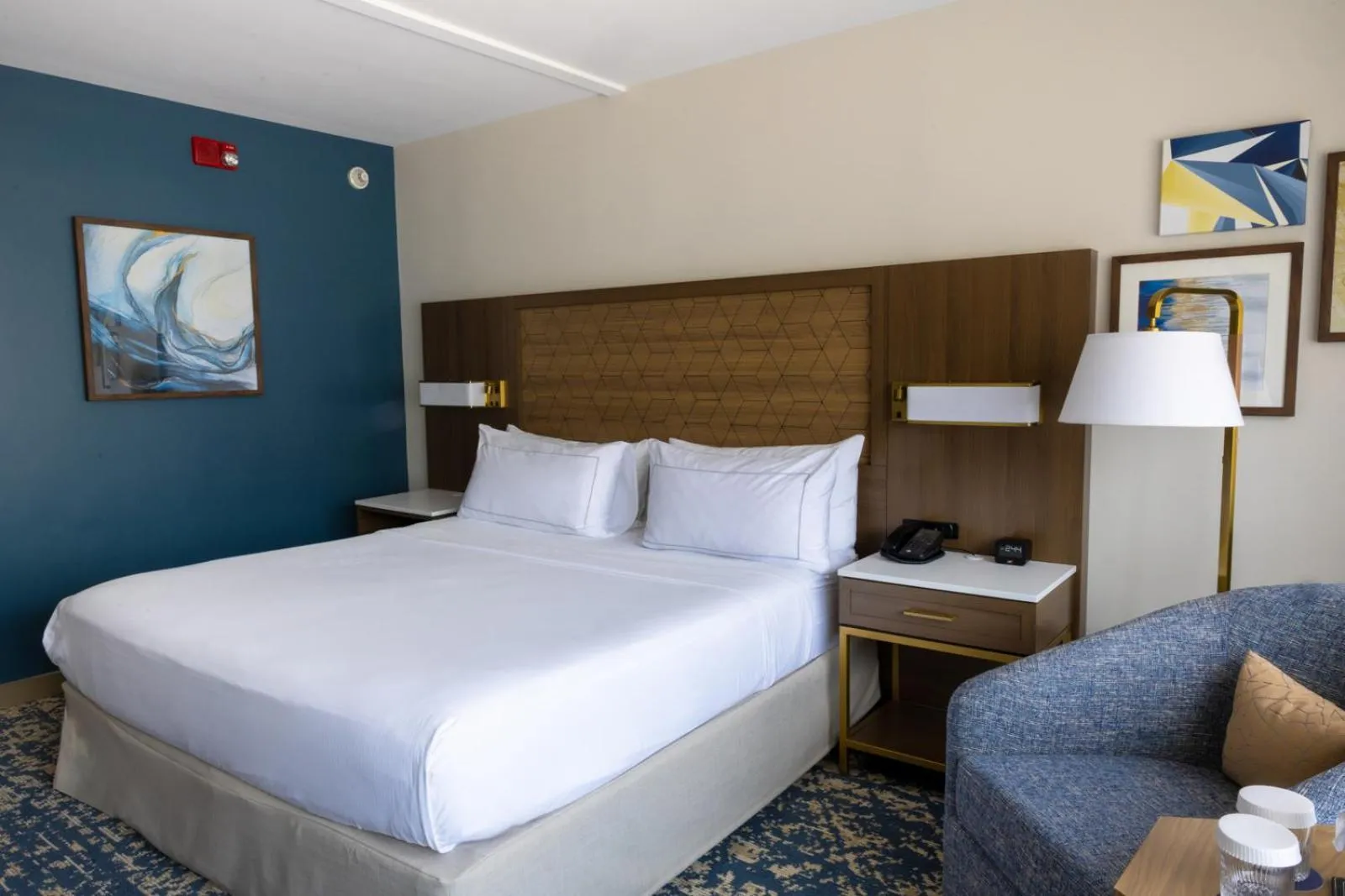 Bedroom, Bed in DoubleTree by Hilton Tinton Falls-Eatontown