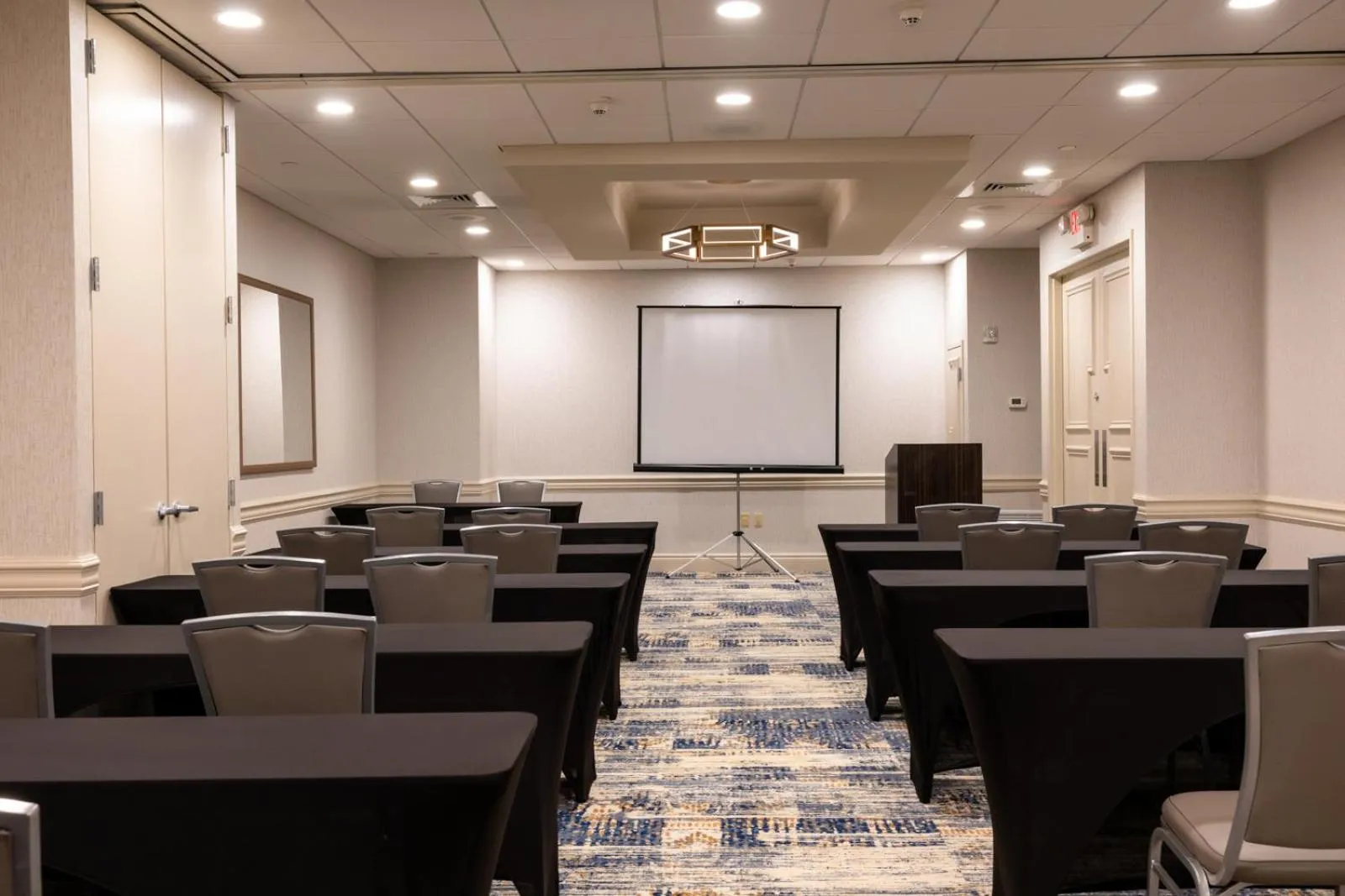 Meeting/conference room in DoubleTree by Hilton Tinton Falls-Eatontown
