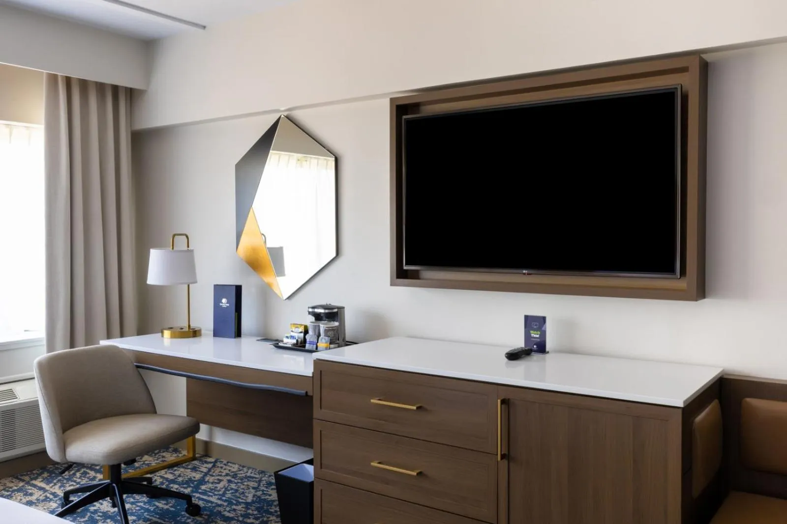 Bedroom in DoubleTree by Hilton Tinton Falls-Eatontown