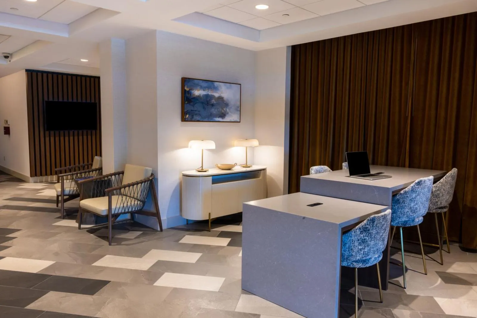 Lobby or reception in DoubleTree by Hilton Tinton Falls-Eatontown