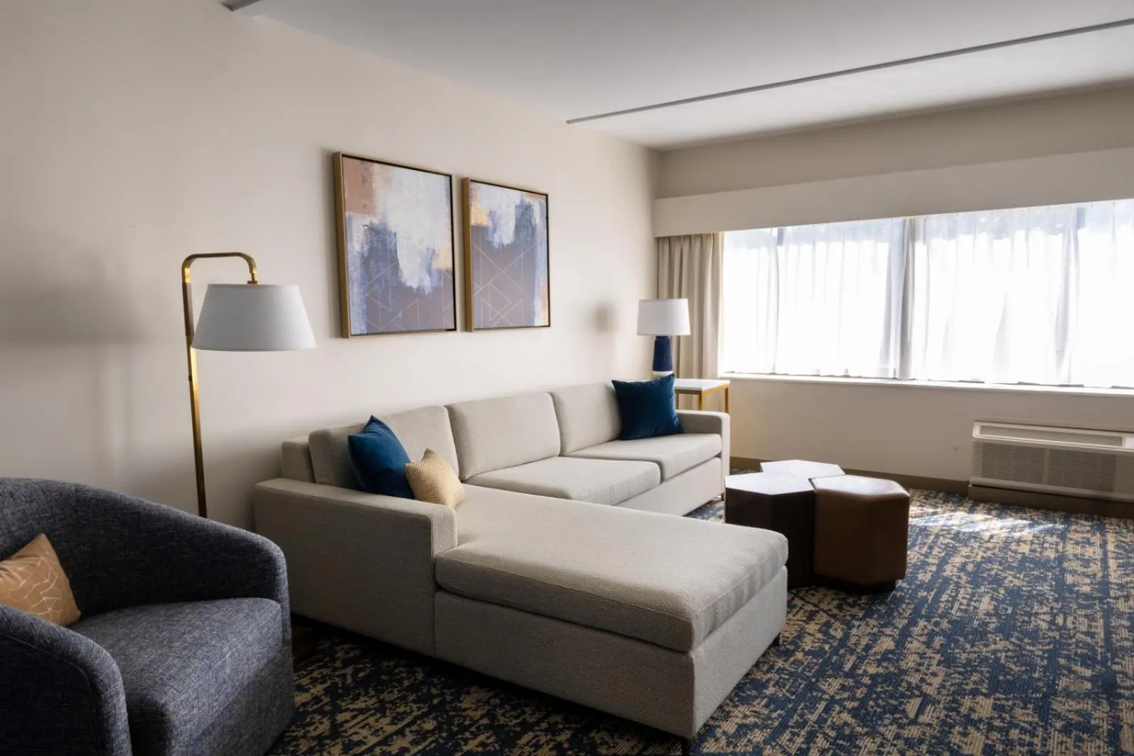 Living room in DoubleTree by Hilton Tinton Falls-Eatontown