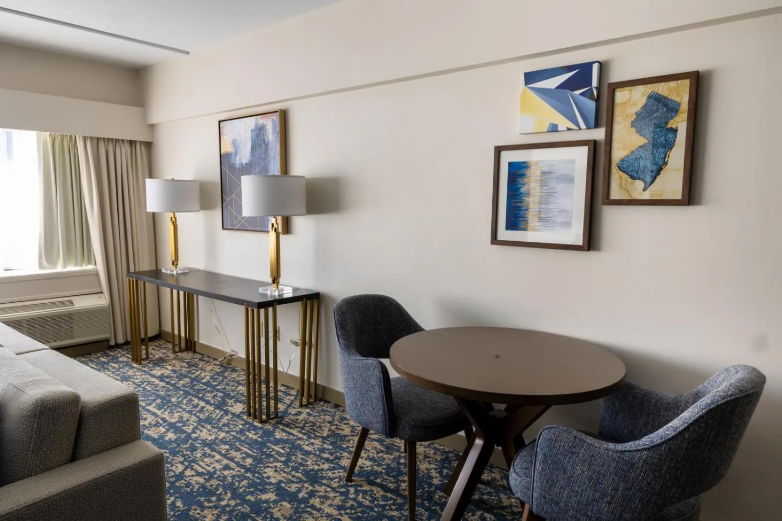 Living room in DoubleTree by Hilton Tinton Falls-Eatontown