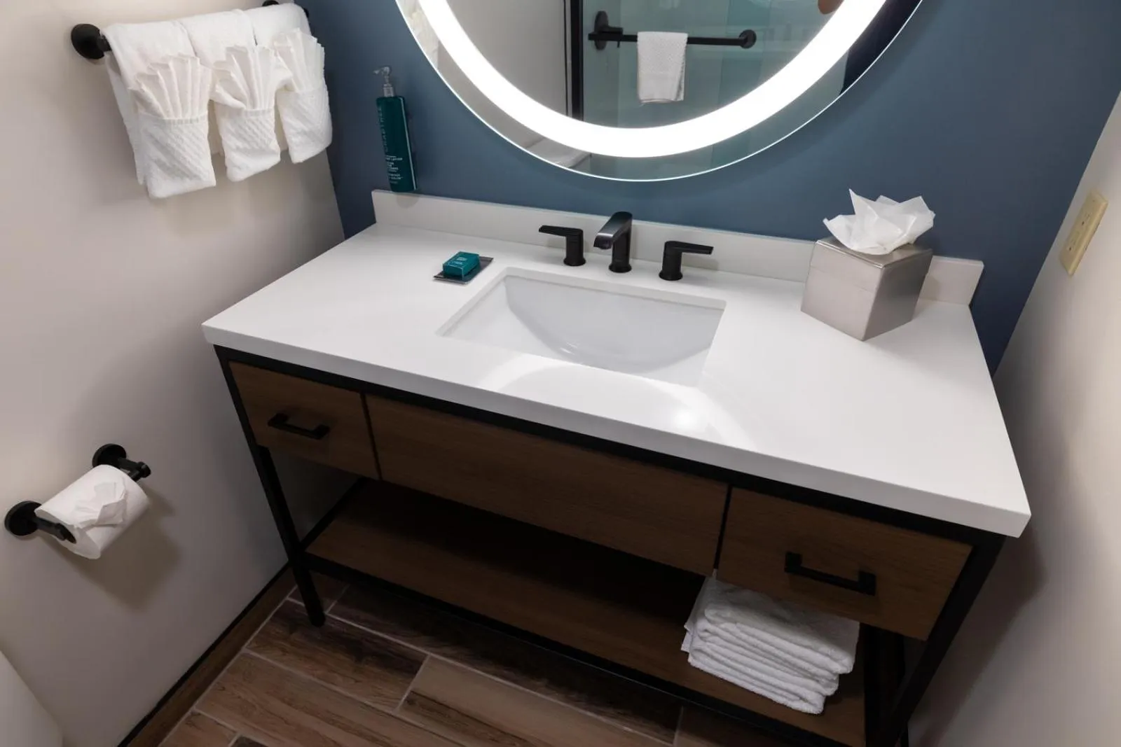 Bathroom in DoubleTree by Hilton Tinton Falls-Eatontown
