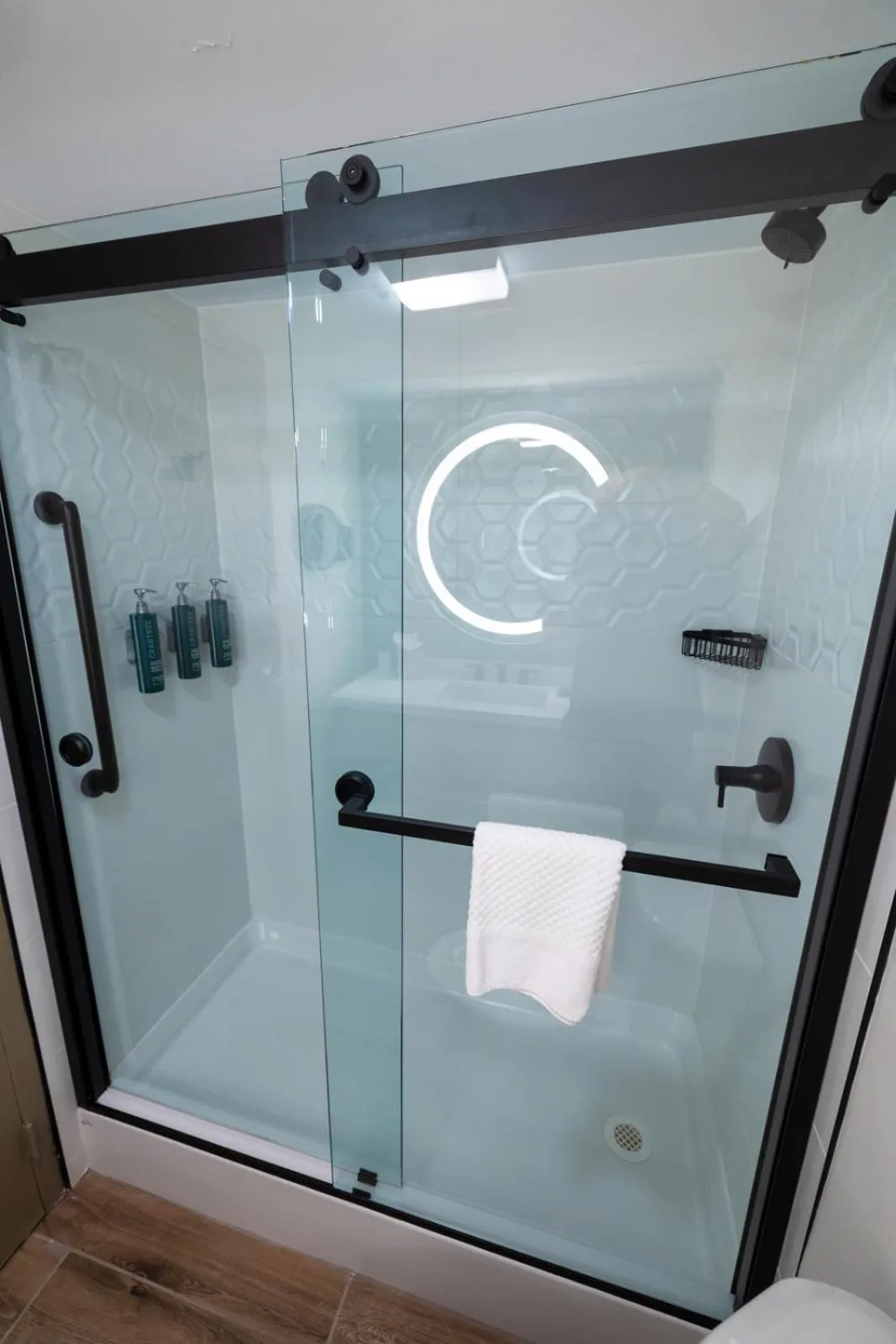 Shower in DoubleTree by Hilton Tinton Falls-Eatontown