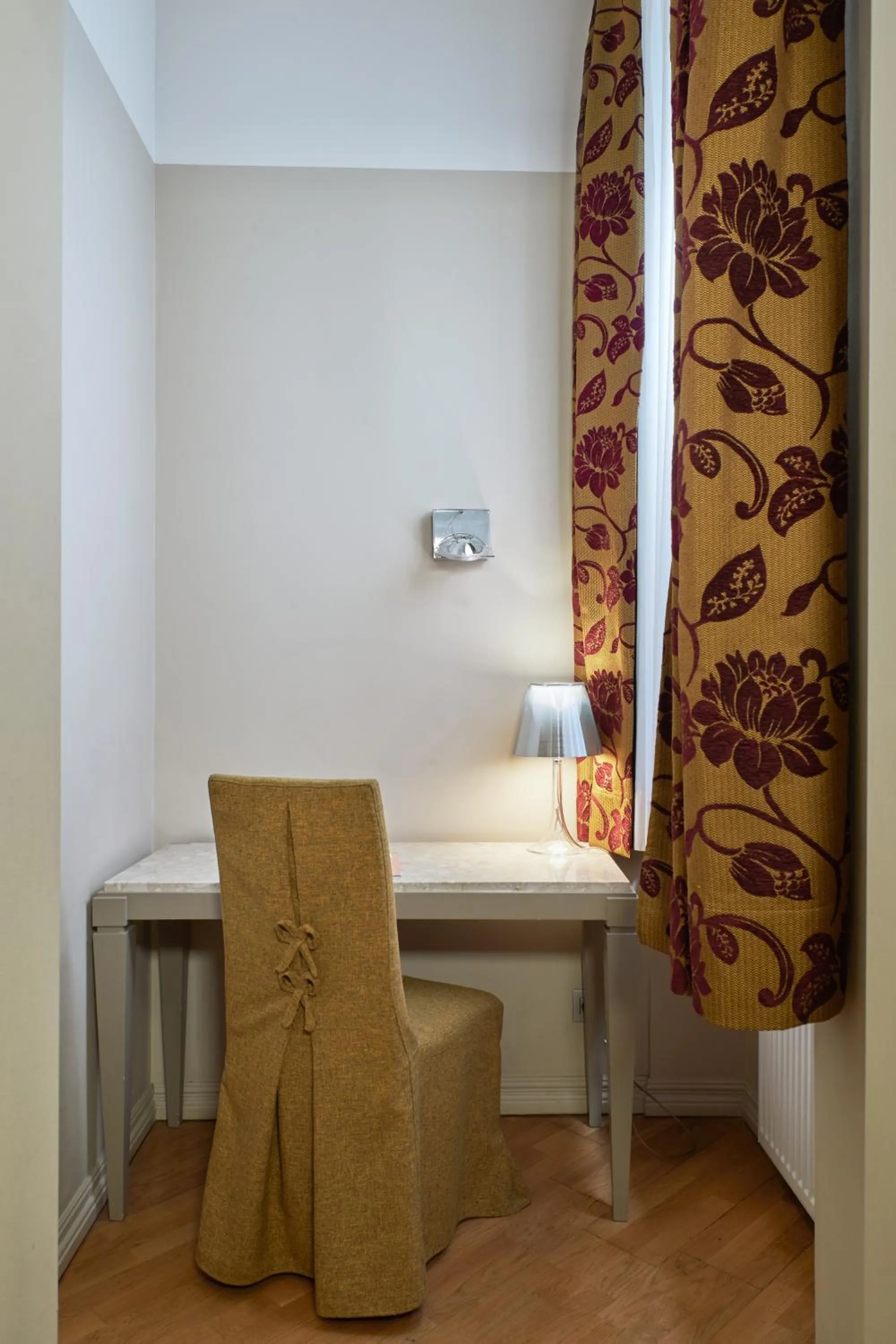 Living room in Opera Hotel