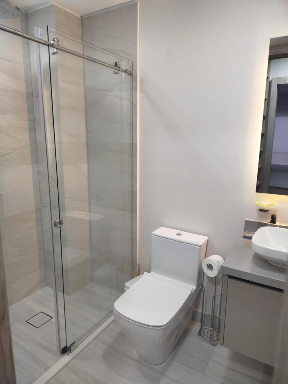 Shower in Le Parc Hotel, Beyond Stars