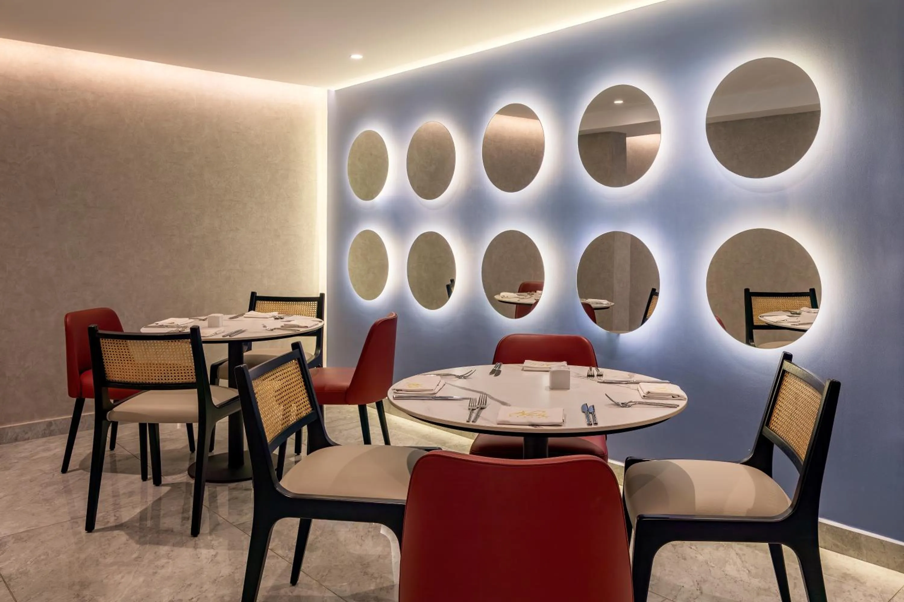 Restaurant/places to eat in Le Parc Hotel, Beyond Stars