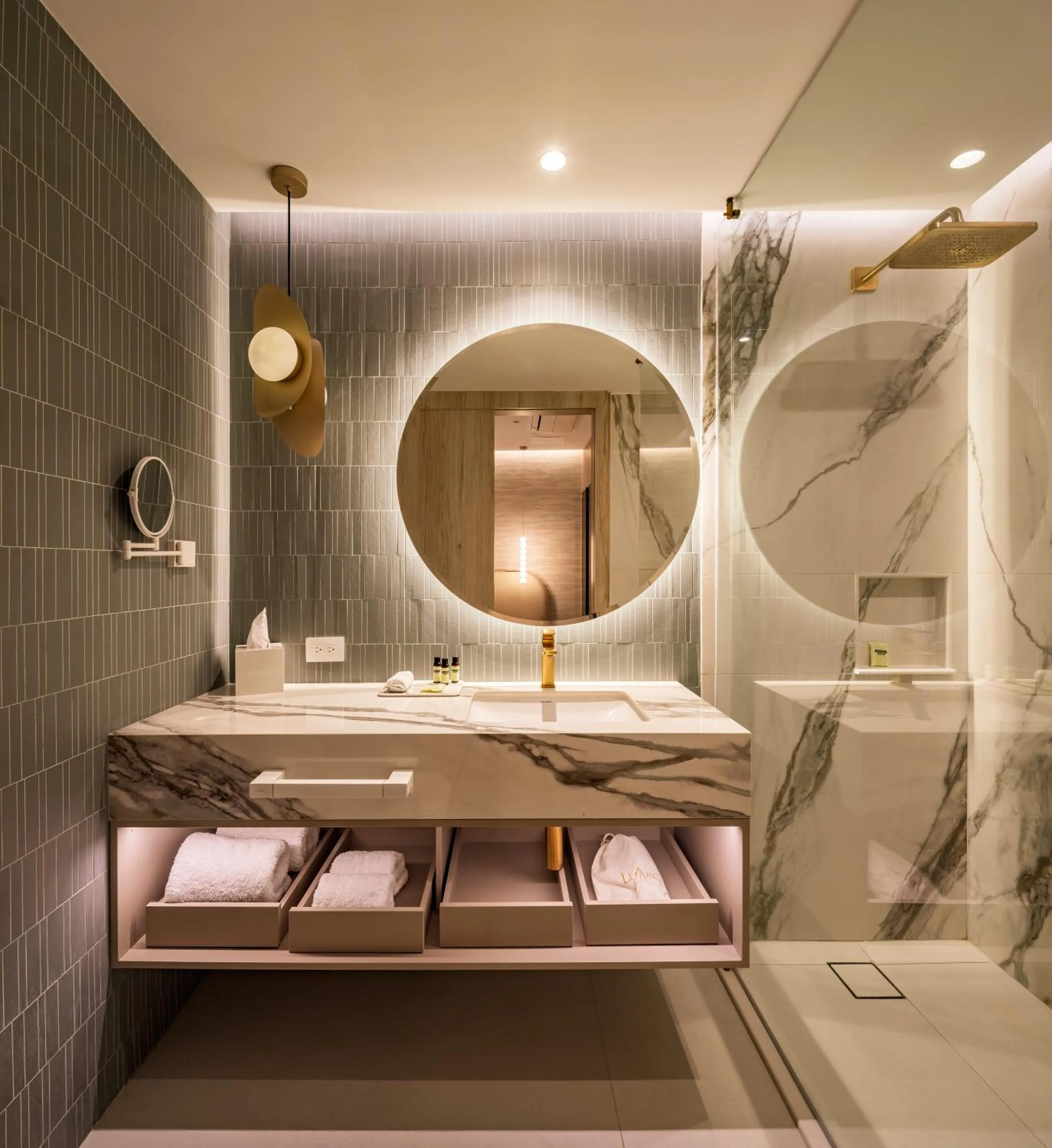 Shower in Le Parc Hotel, Beyond Stars