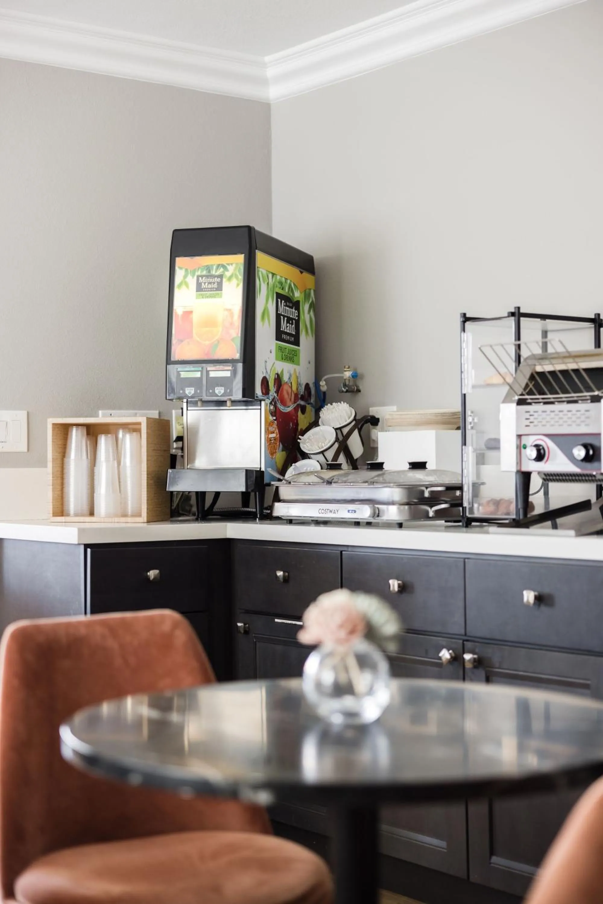 Restaurant/places to eat in Inn at Highway 1