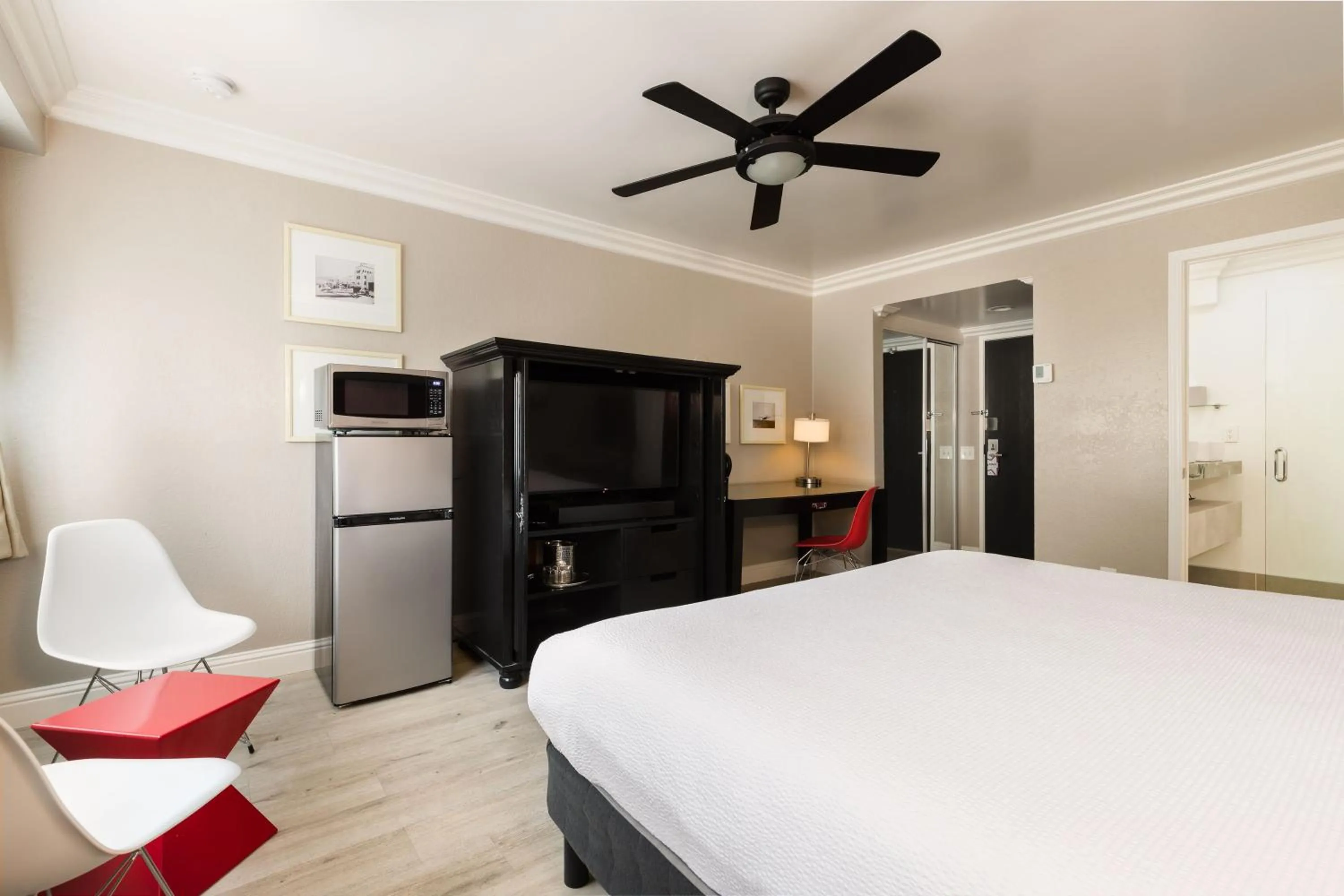 Bed in Inn at Highway 1