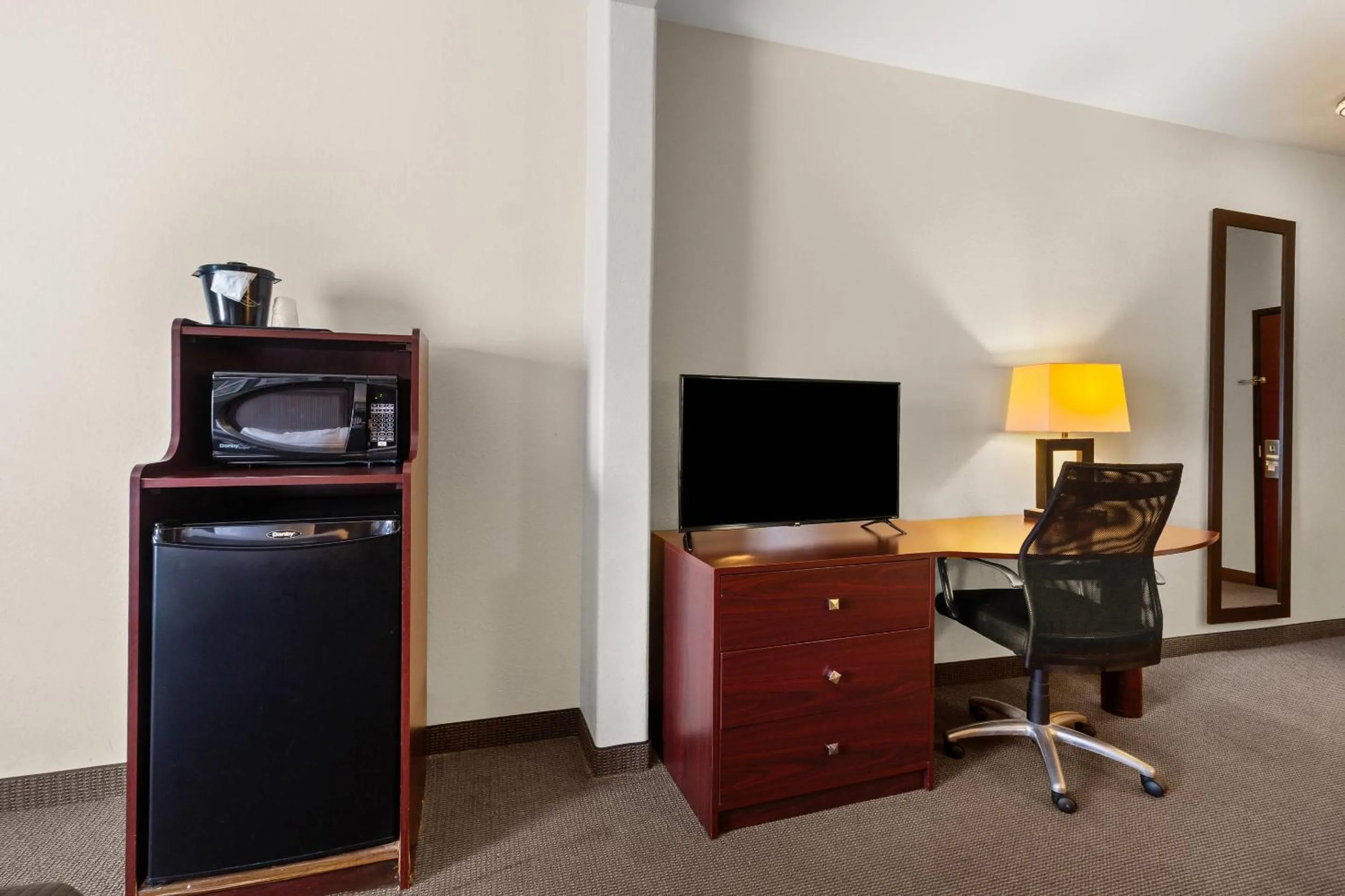 Bedroom in Sleep Inn & Suites Bush Intercontinental - IAH East