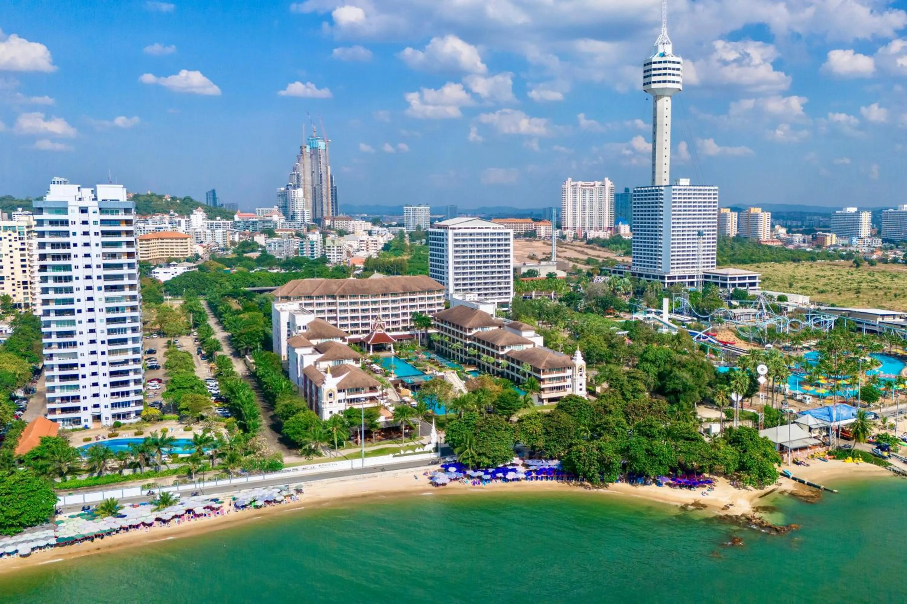 Beach in The Heritage Pattaya Beachfront Resort