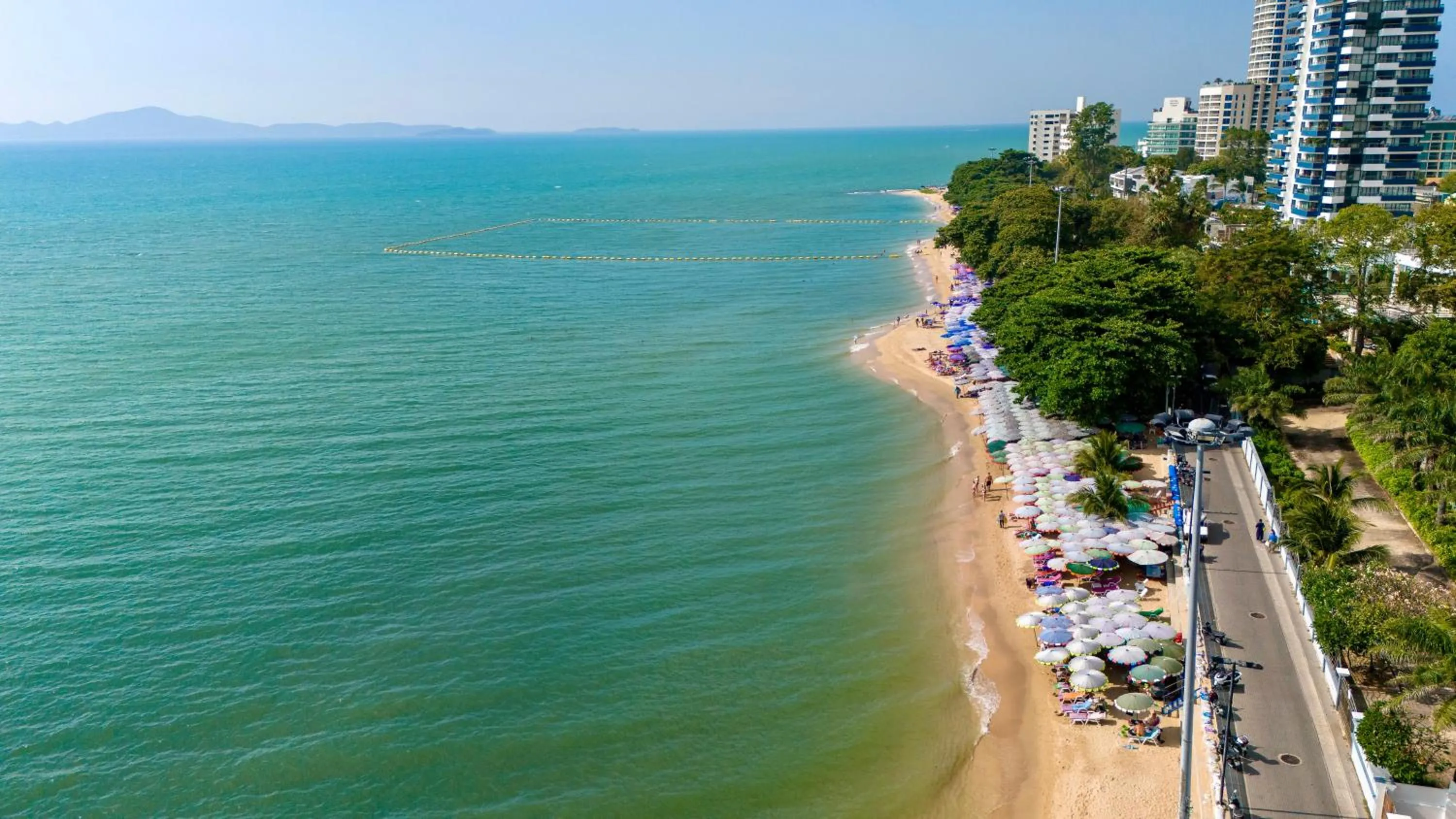 Beach in The Heritage Pattaya Beachfront Resort