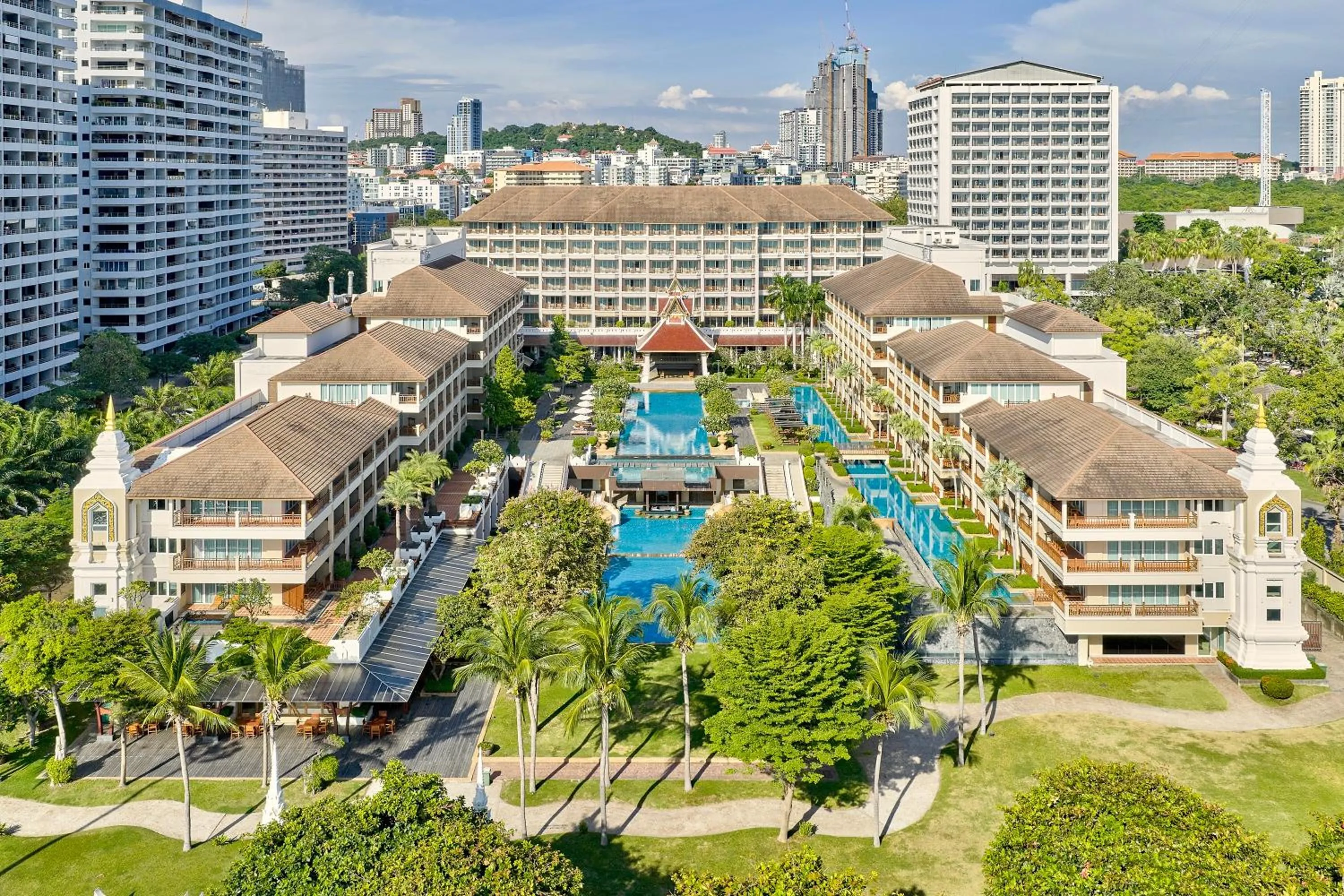 Property building in The Heritage Pattaya Beachfront Resort