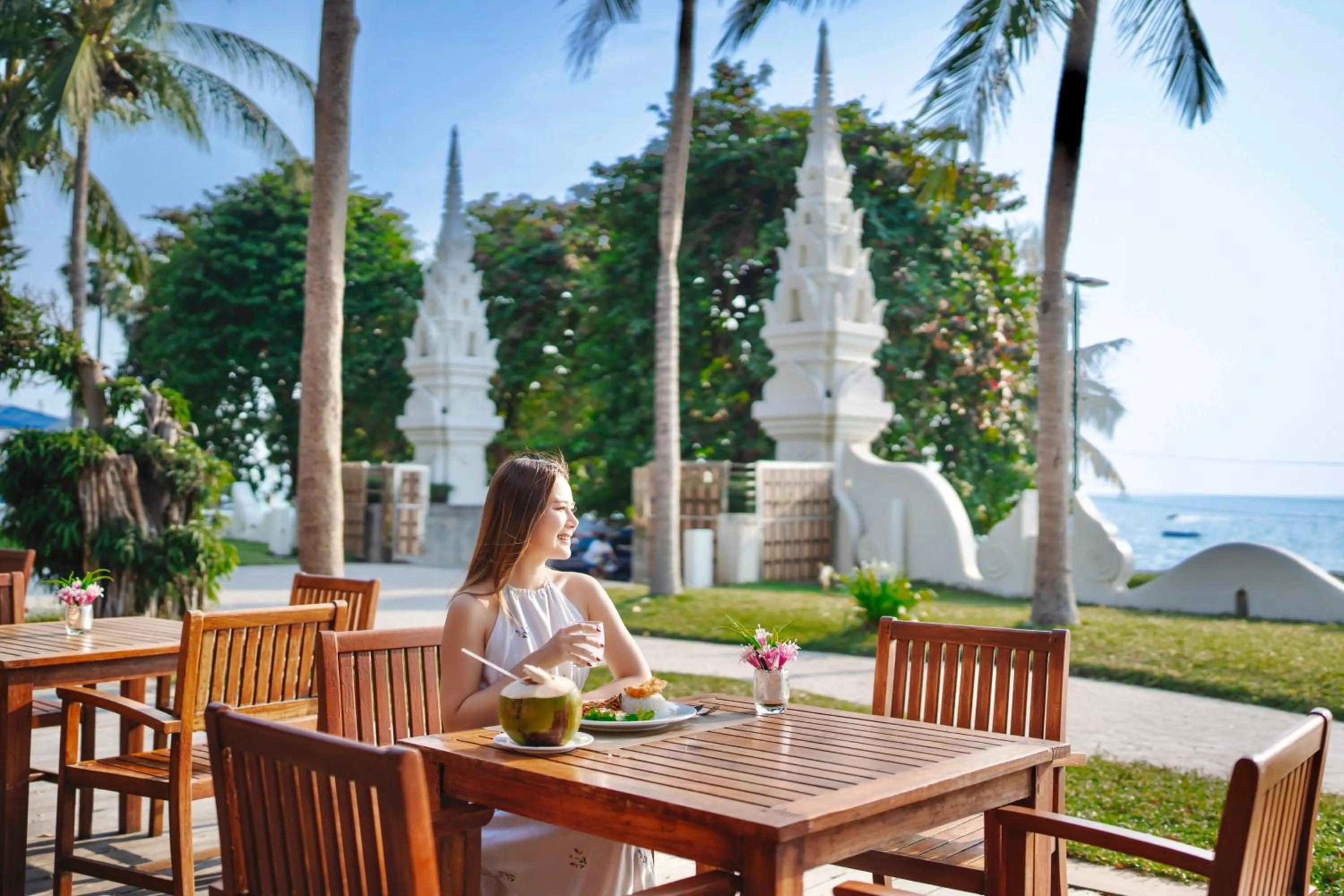 Restaurant/places to eat in The Heritage Pattaya Beachfront Resort