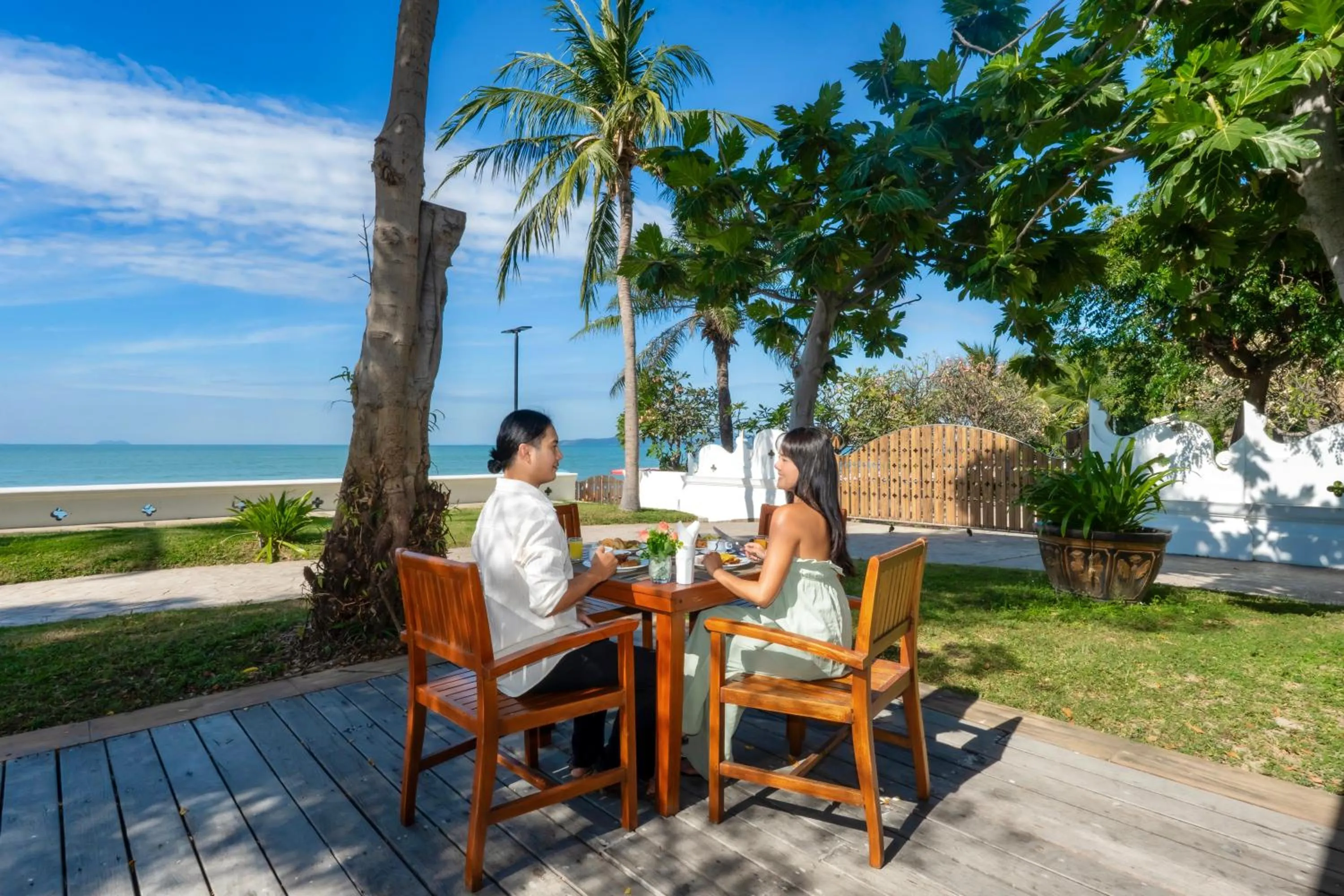 Restaurant/places to eat in The Heritage Pattaya Beachfront Resort