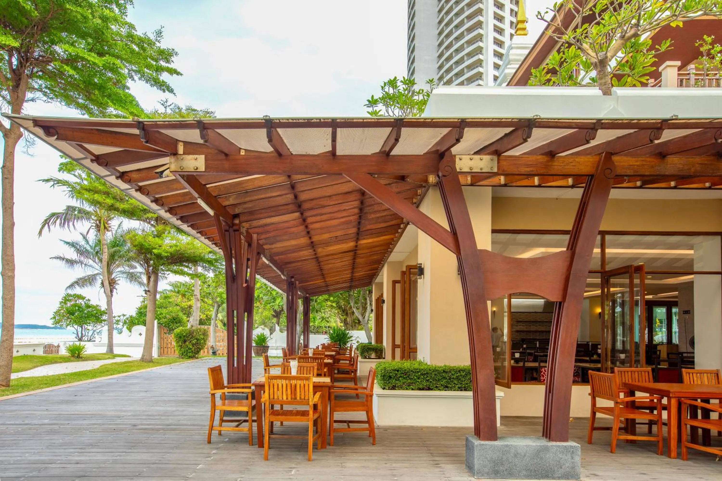 Restaurant/places to eat in The Heritage Pattaya Beachfront Resort