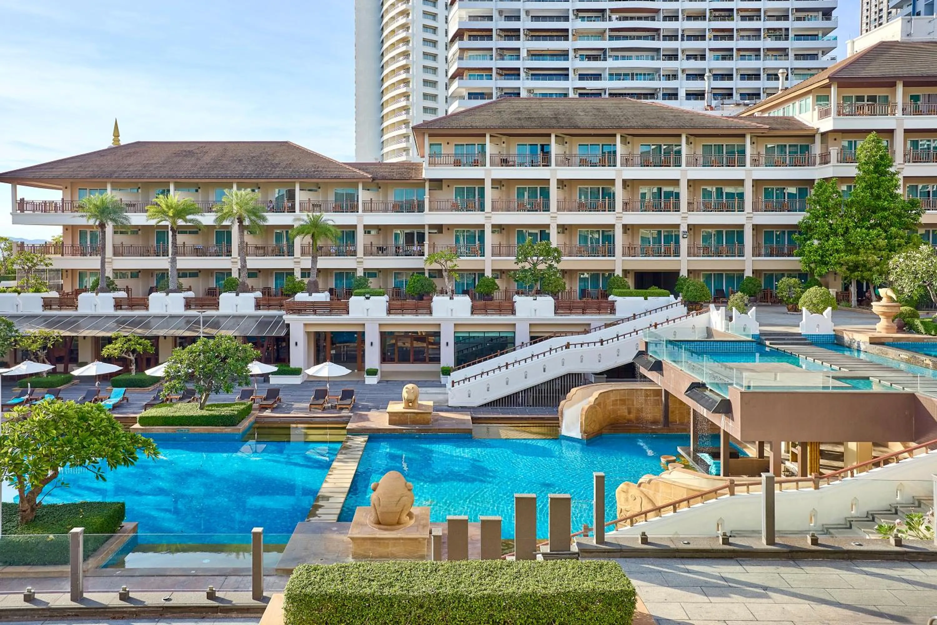 Property building in The Heritage Pattaya Beachfront Resort