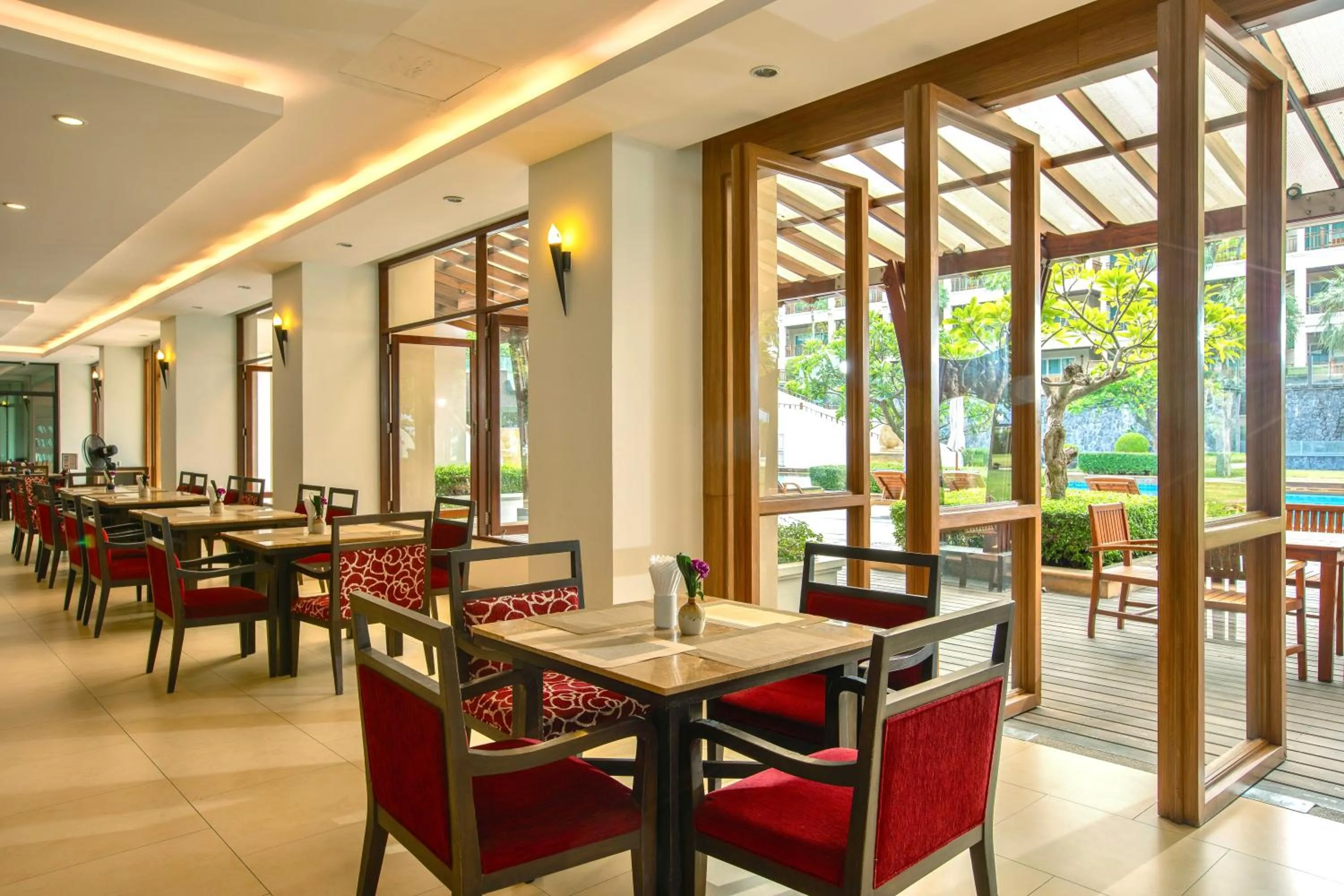 Restaurant/places to eat in The Heritage Pattaya Beachfront Resort