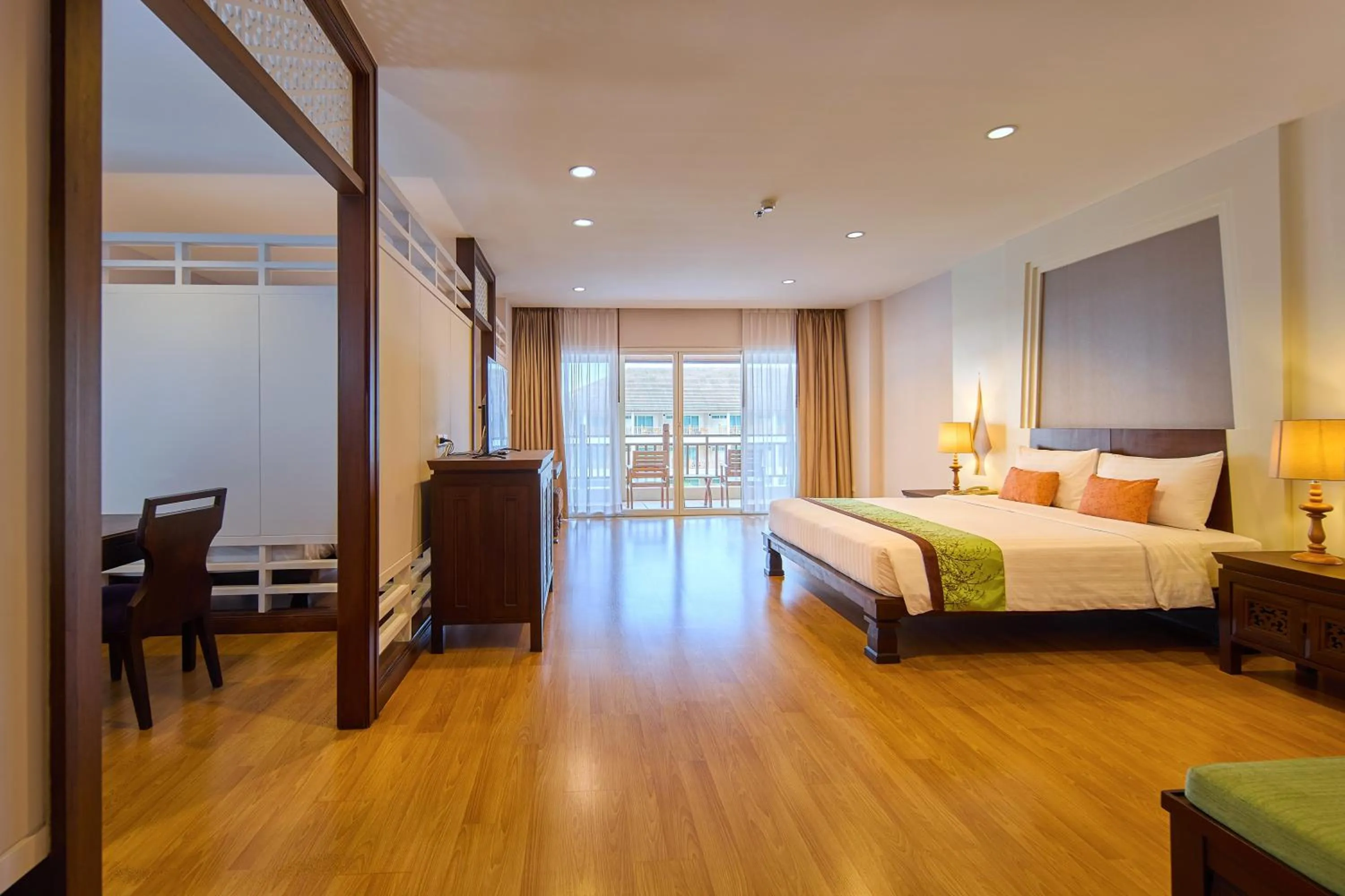Bedroom, Bed in The Heritage Pattaya Beachfront Resort