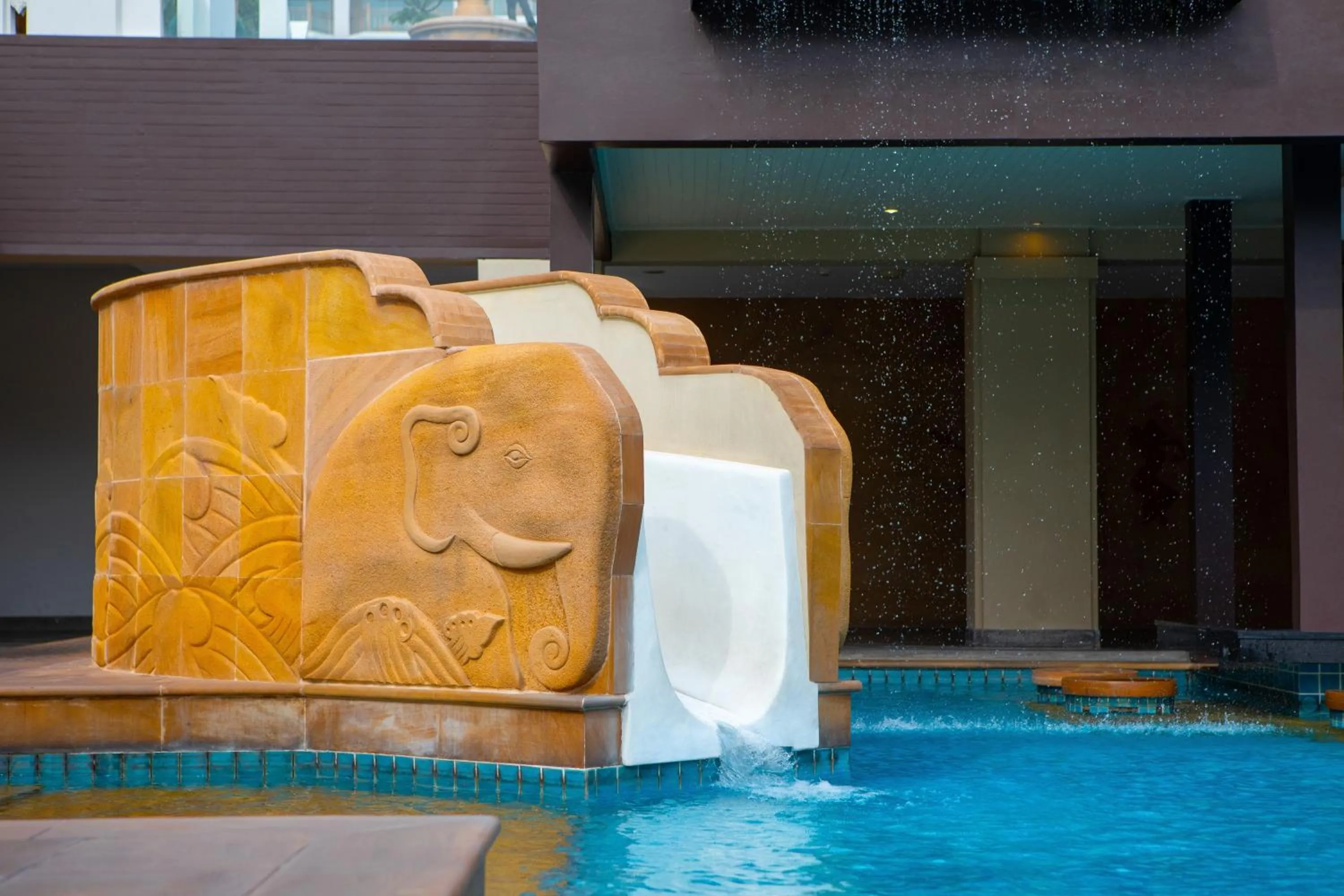 Swimming pool in The Heritage Pattaya Beachfront Resort