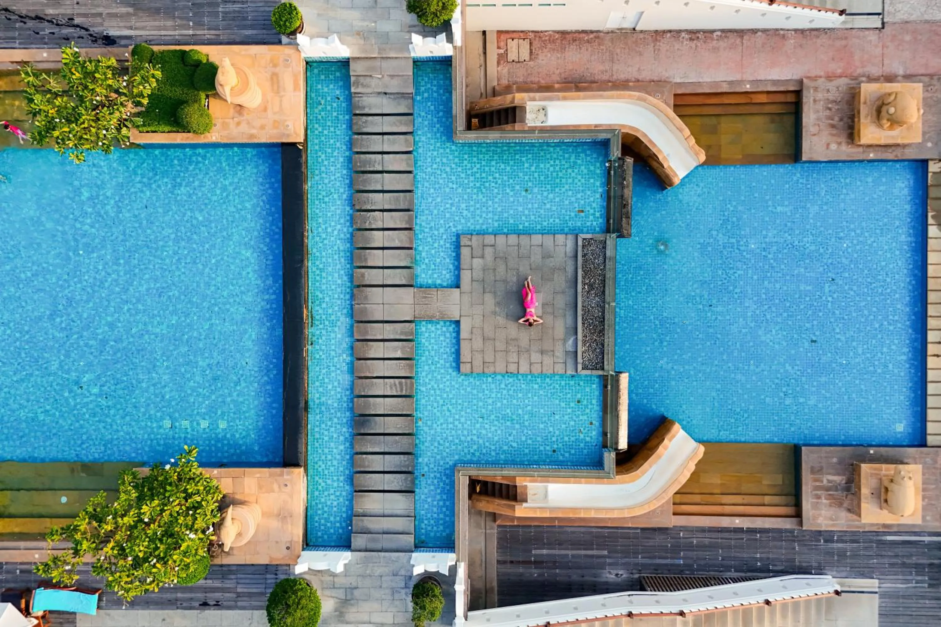Swimming pool in The Heritage Pattaya Beachfront Resort