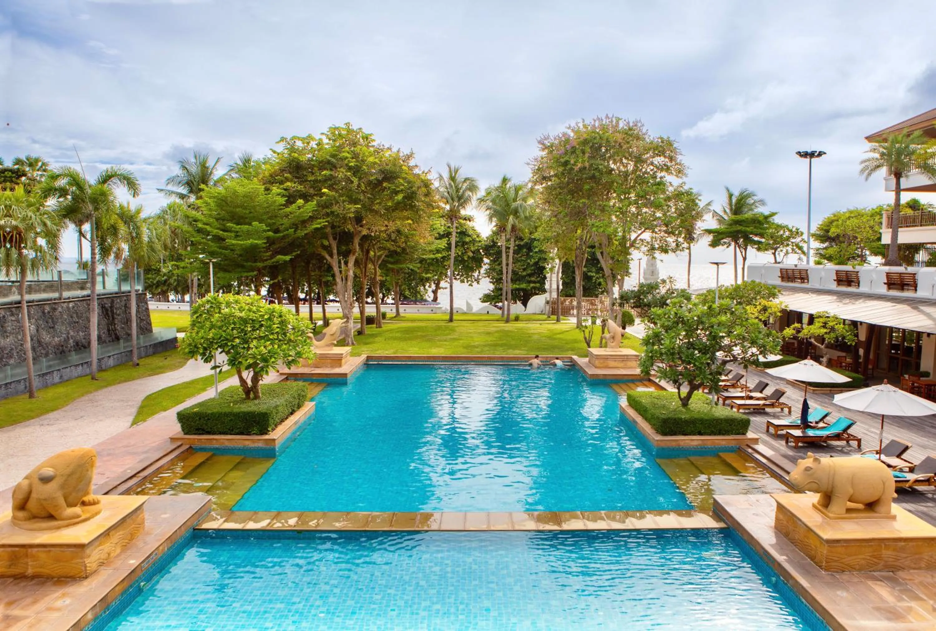 Swimming pool in The Heritage Pattaya Beachfront Resort